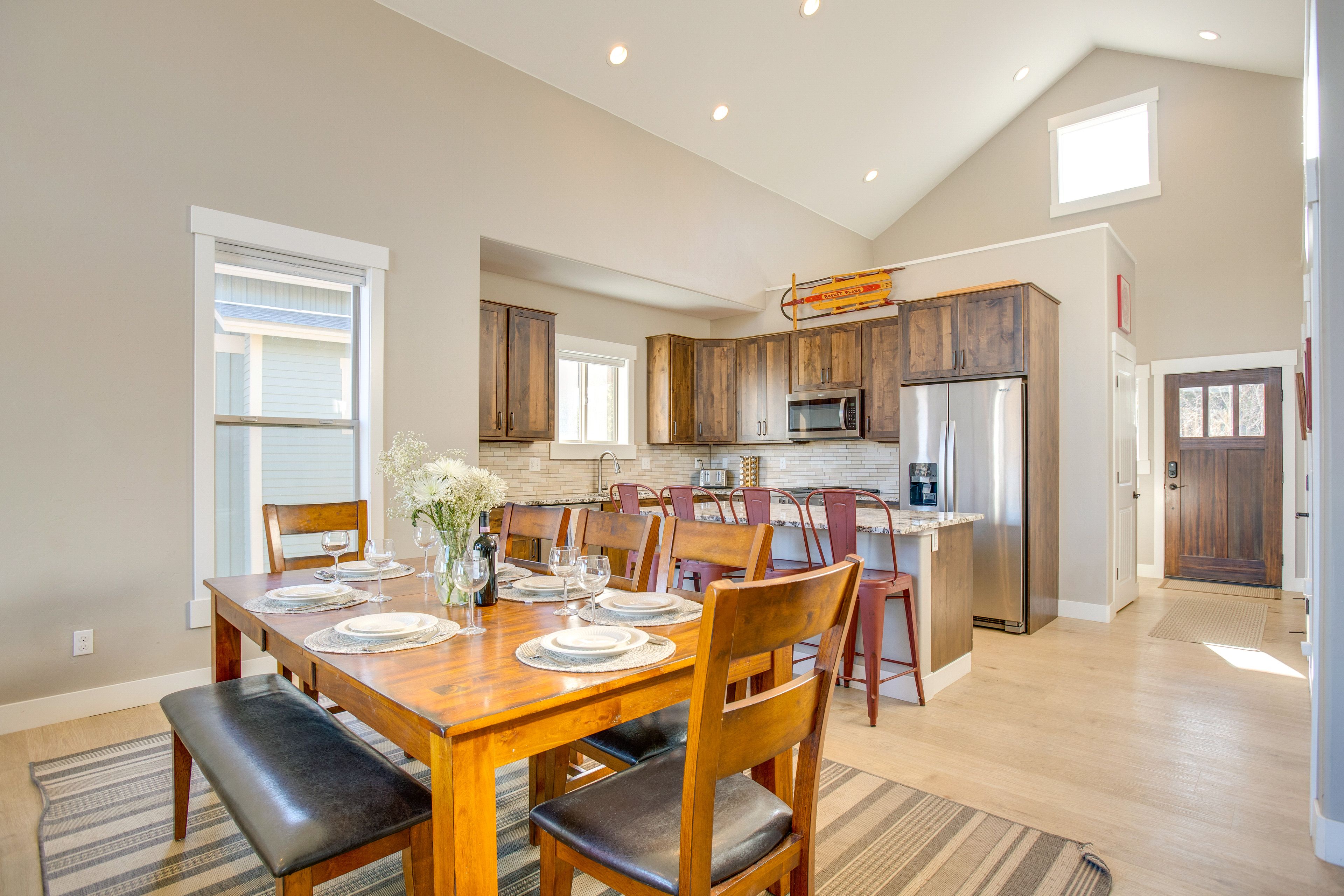 Dining Area | 1st Floor | Dishes & Flatware Provided