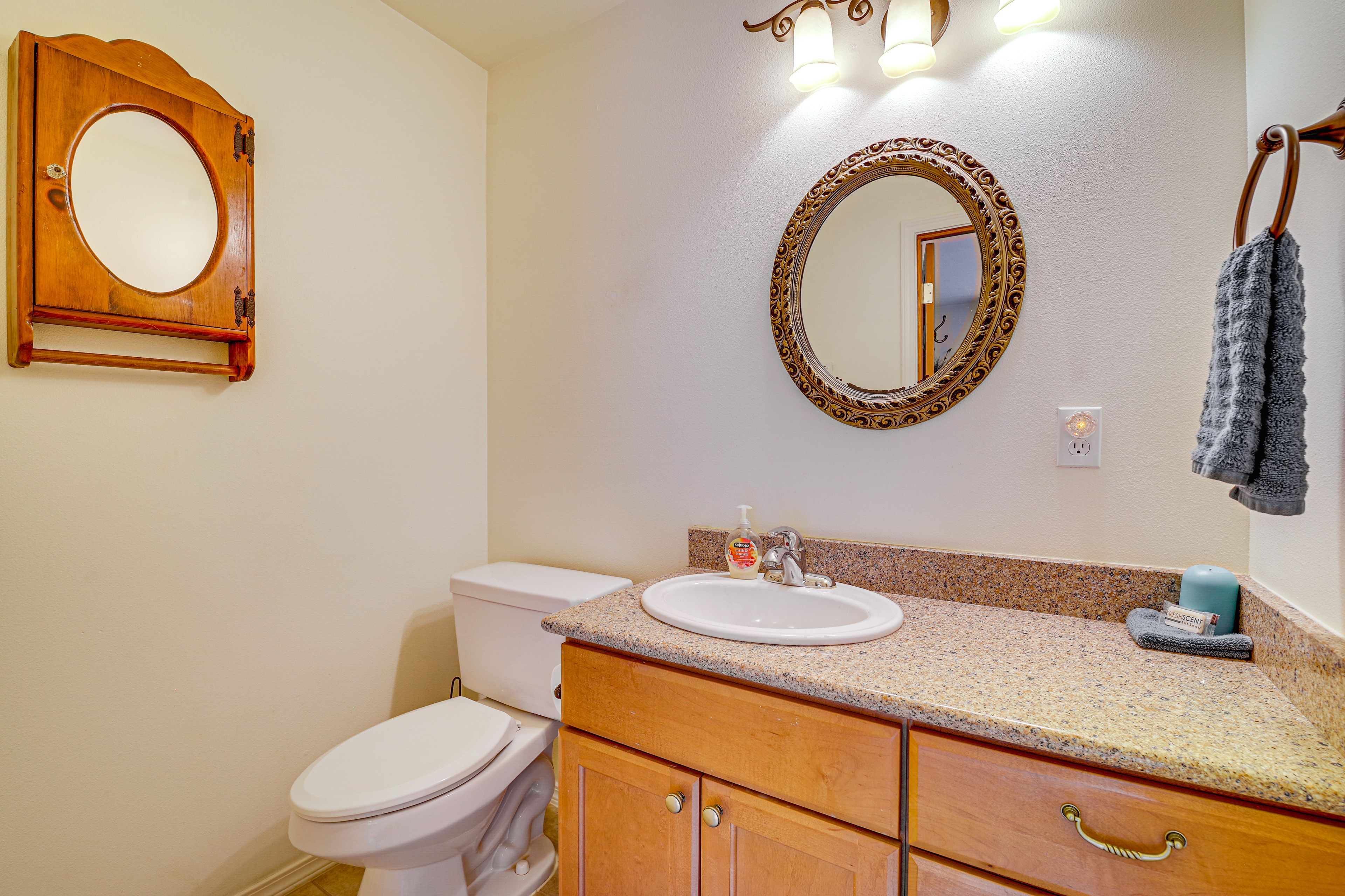 Half Bathroom | Upper Level | Towels Provided