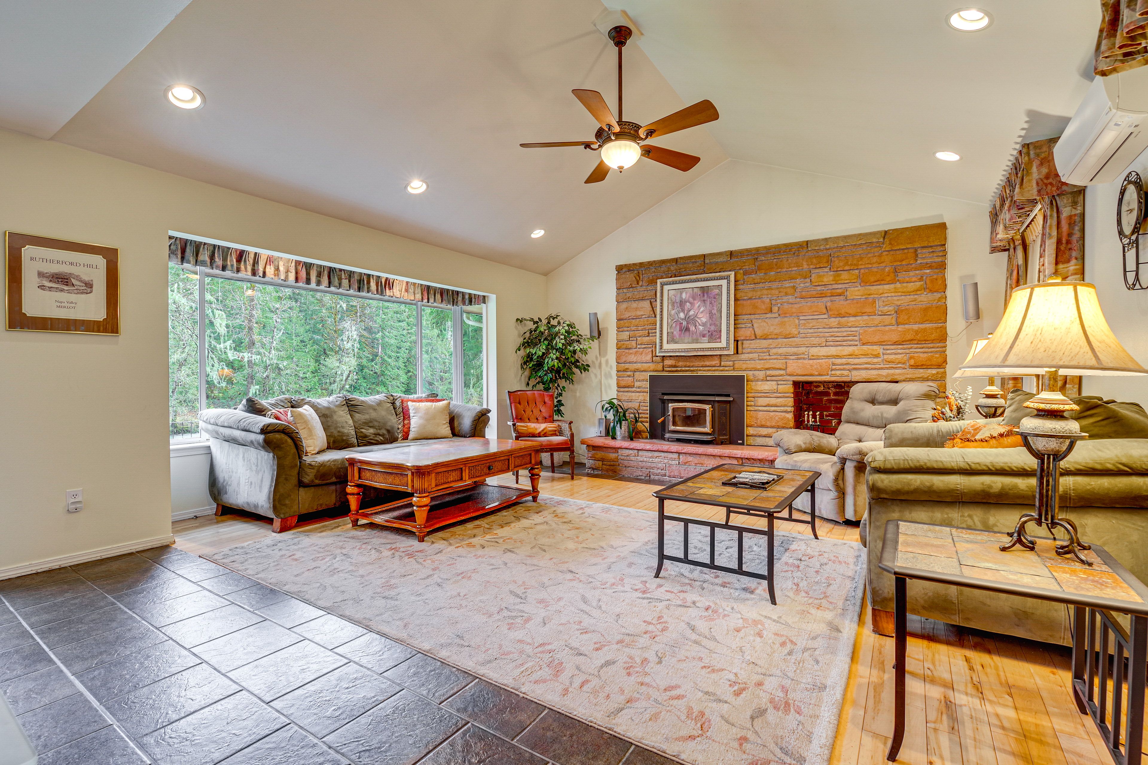 Darrington Vacation Rental | 3BR | 2.5BA | 4 Steps to Enter | 1,787 Sq Ft