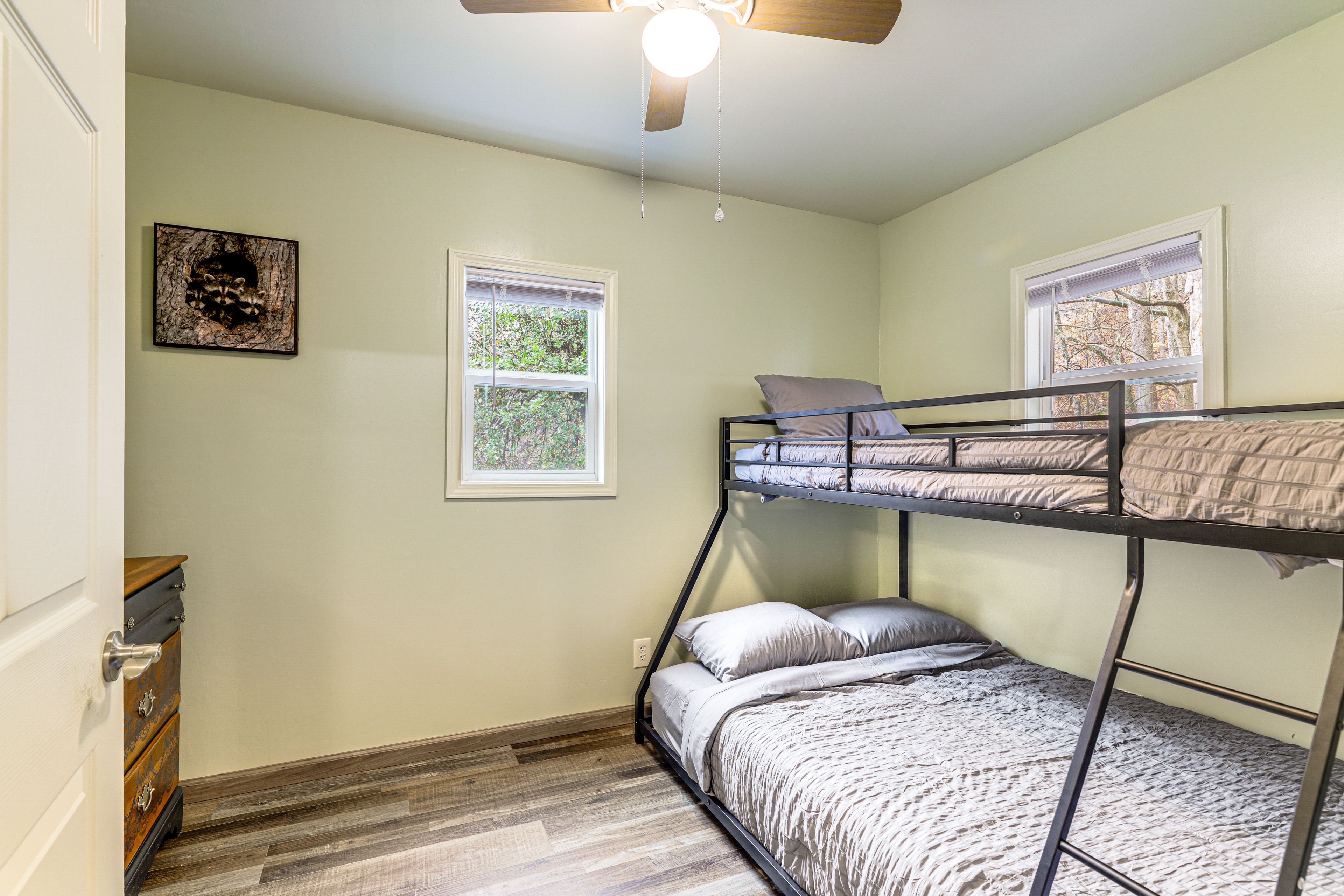 Bedroom 2 | Twin/Full Bunk Bed