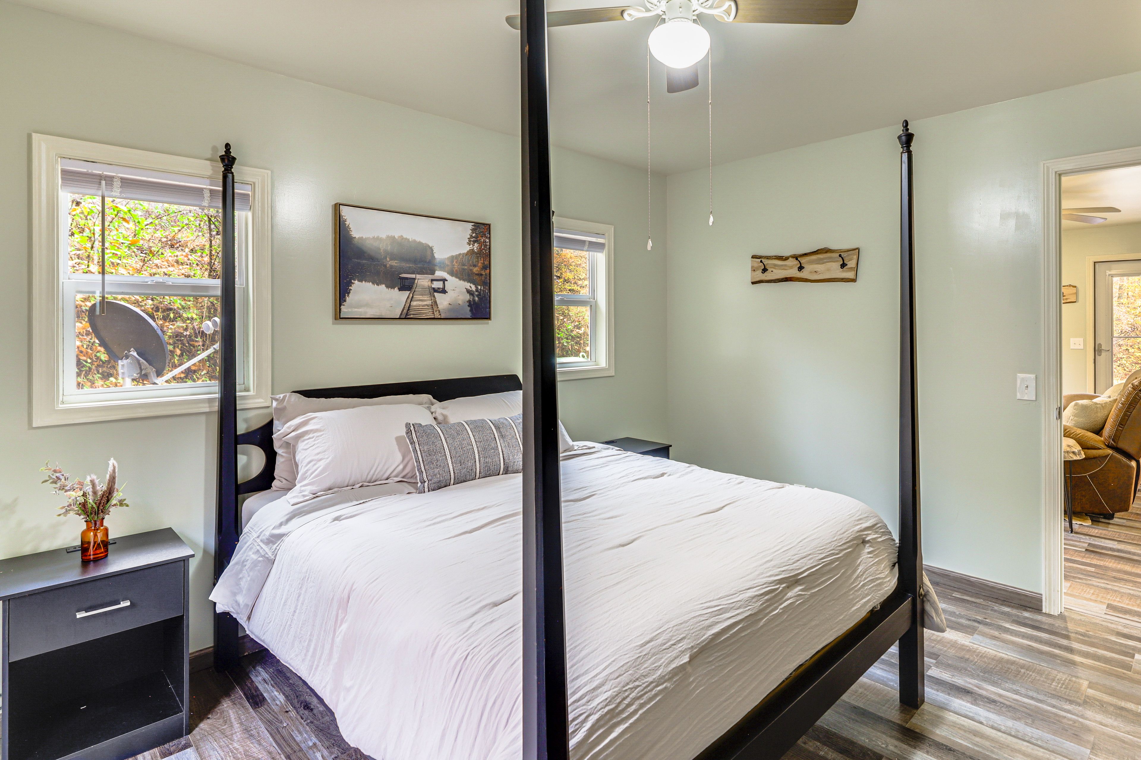 Bedroom 1 | Queen Bed