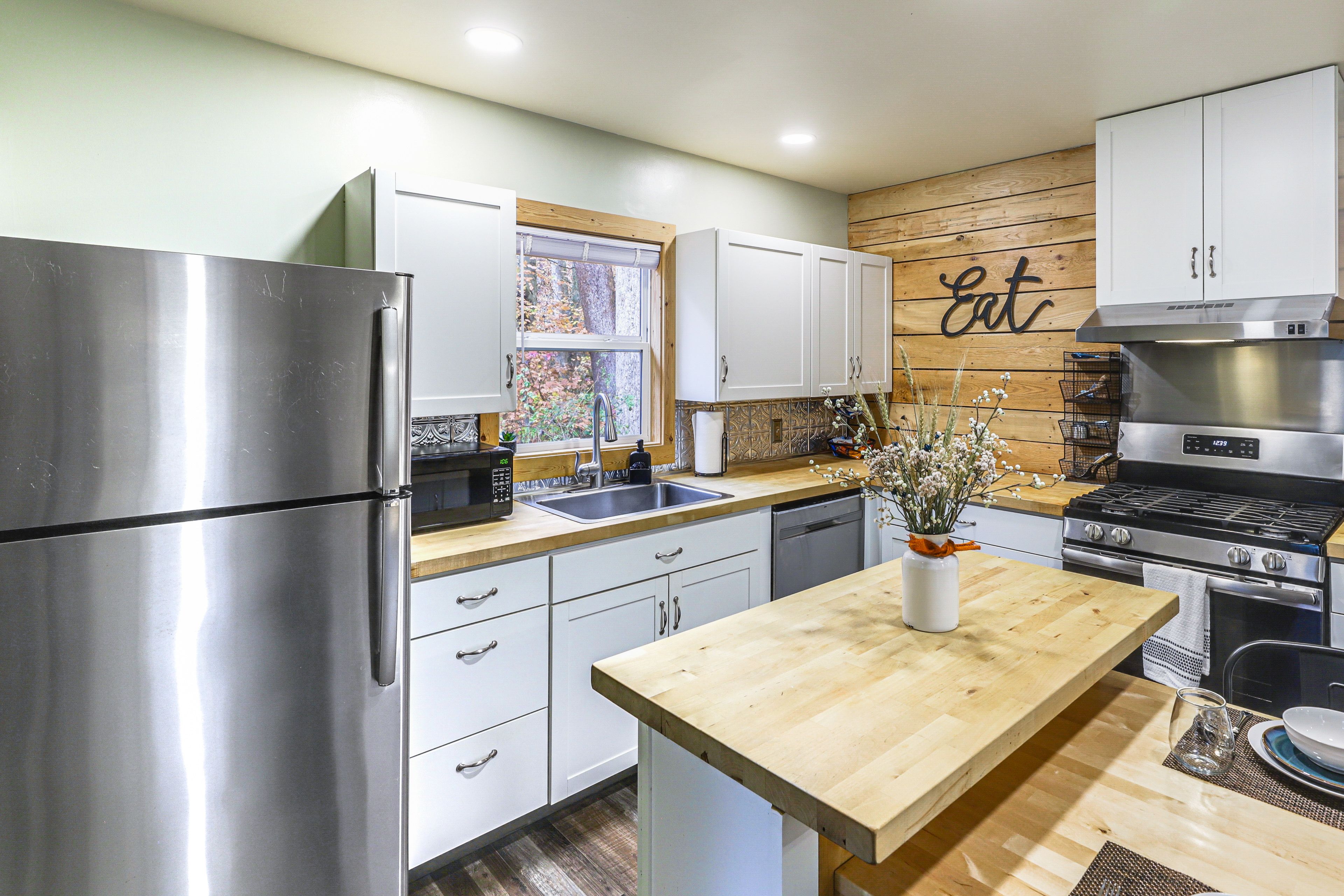 Kitchen | Dining | Cooking Basics Supplied