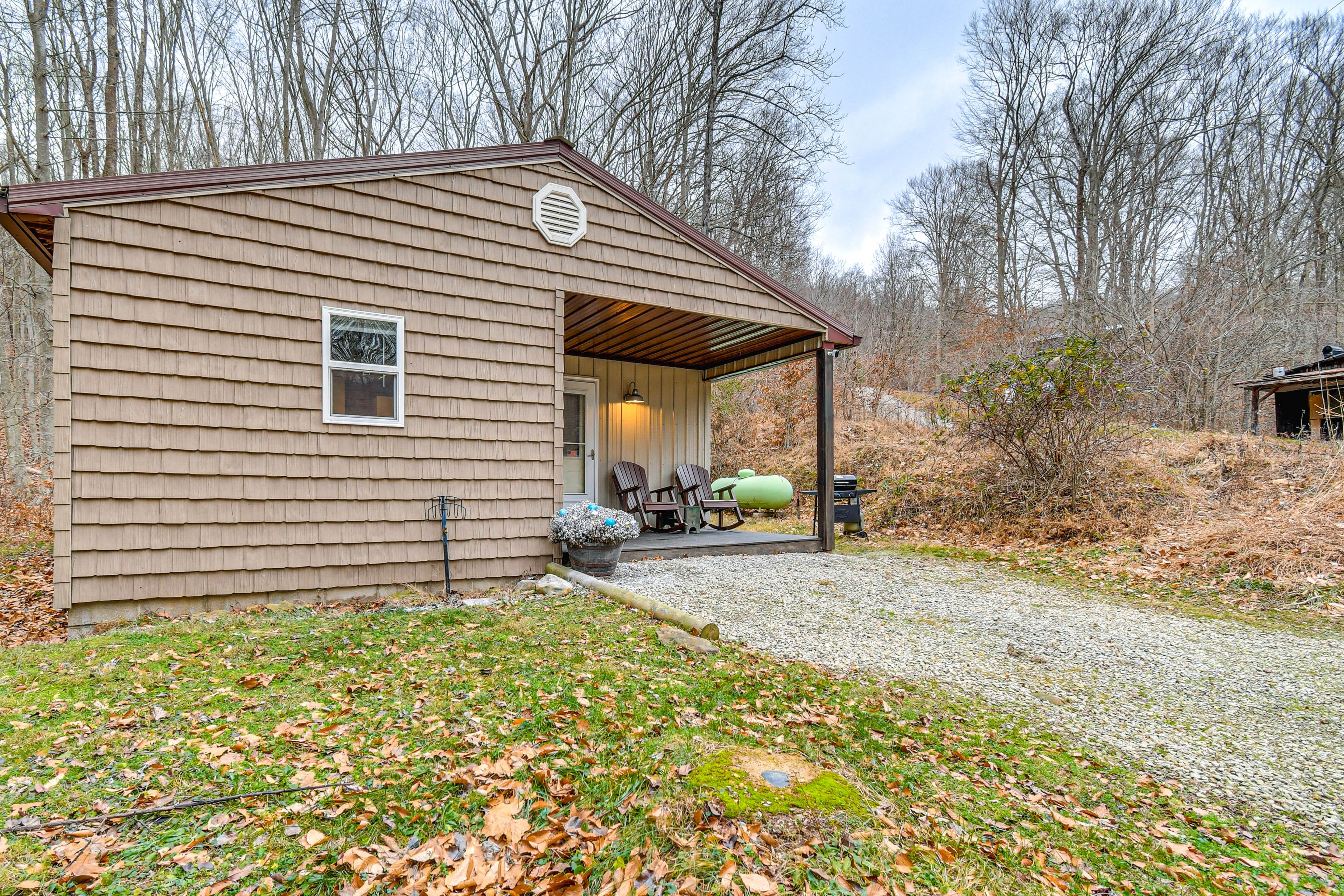 Parking | Driveway (4 Vehicles) | RV/Trailer Parking