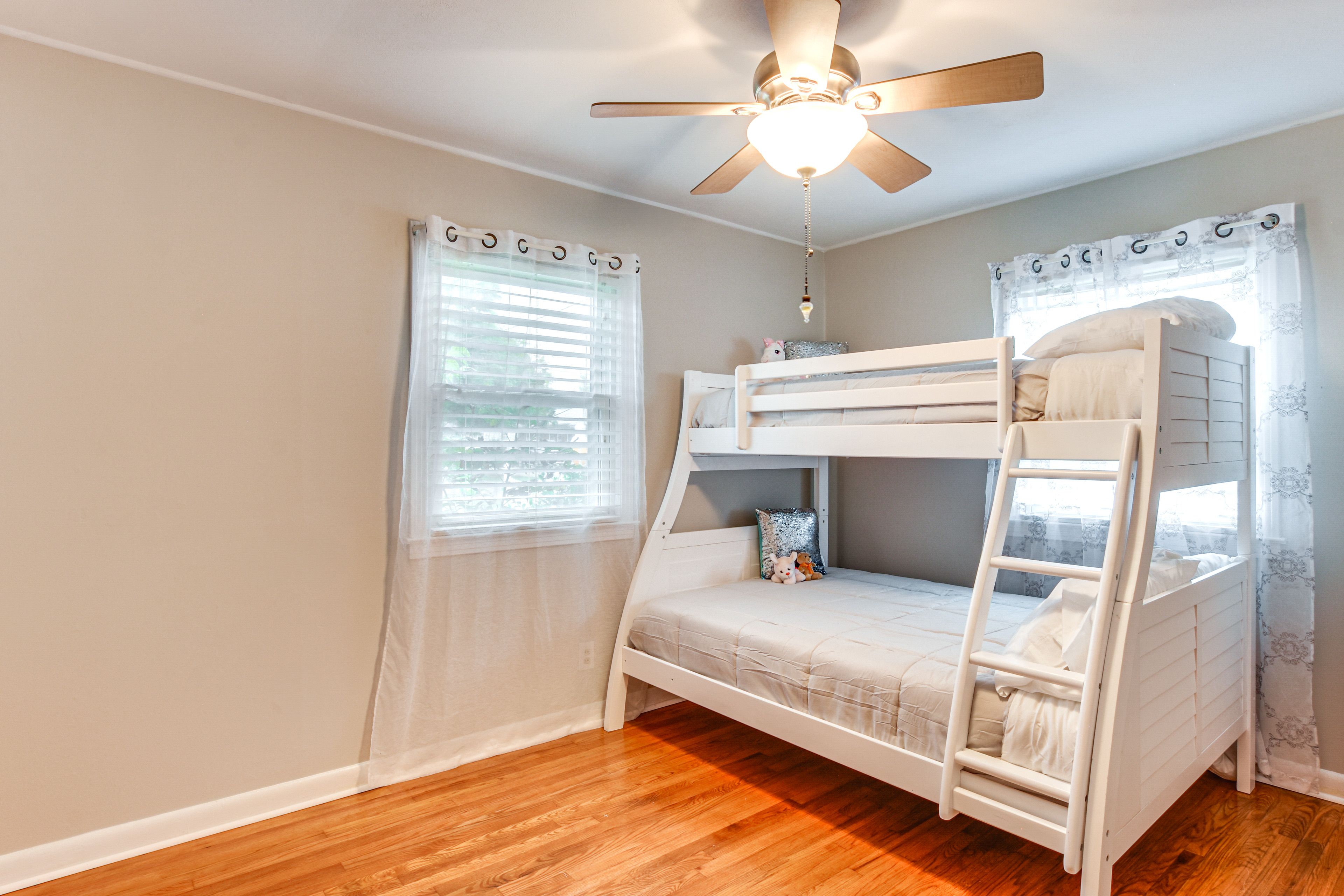 Bedroom 3 | Twin/Full Bunk Bed