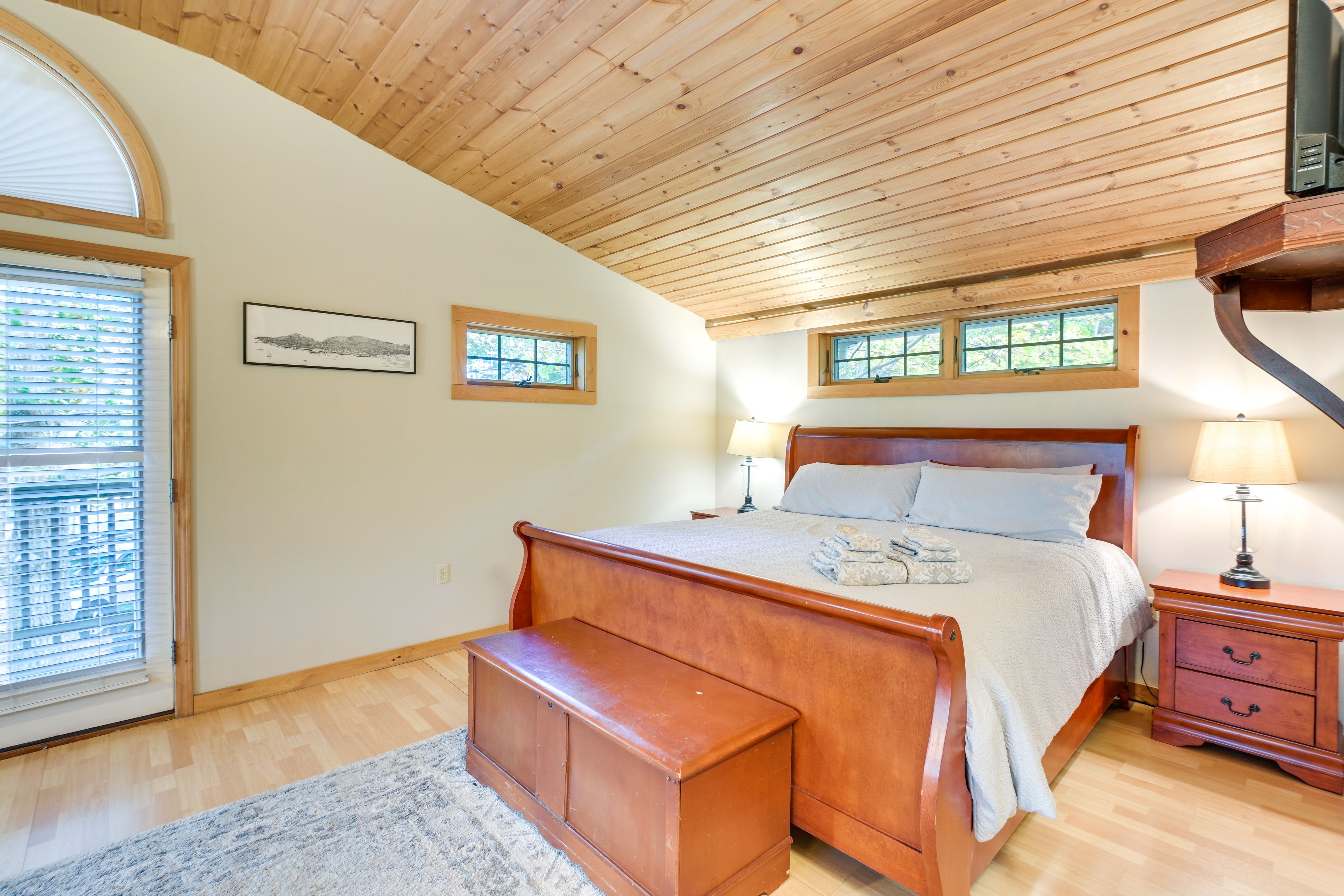Bedroom 1 | King Bed | 1st Floor | En-Suite Bathroom | Private Balcony
