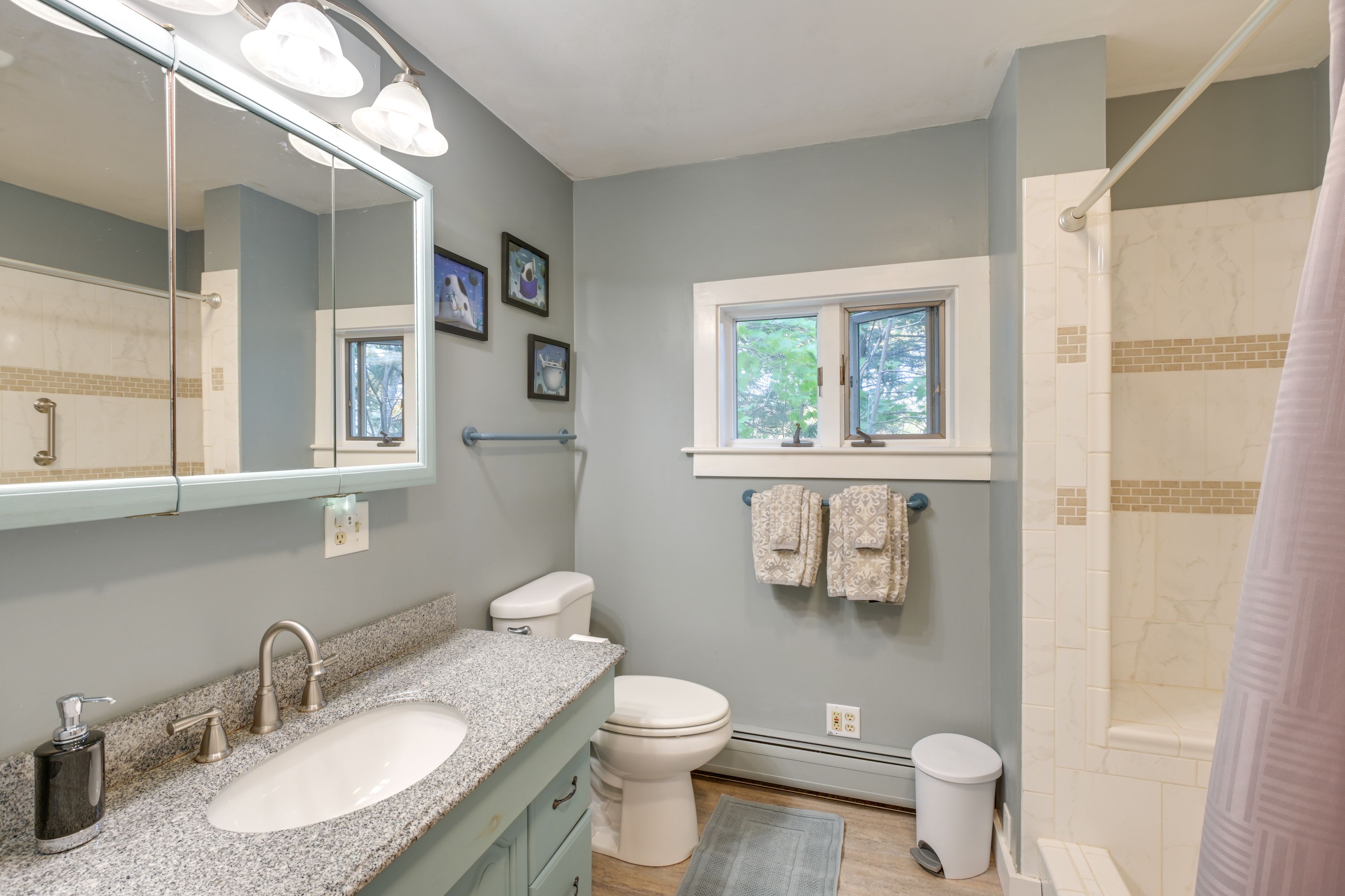 Full Bathroom | 1st Floor | Washer & Dryer
