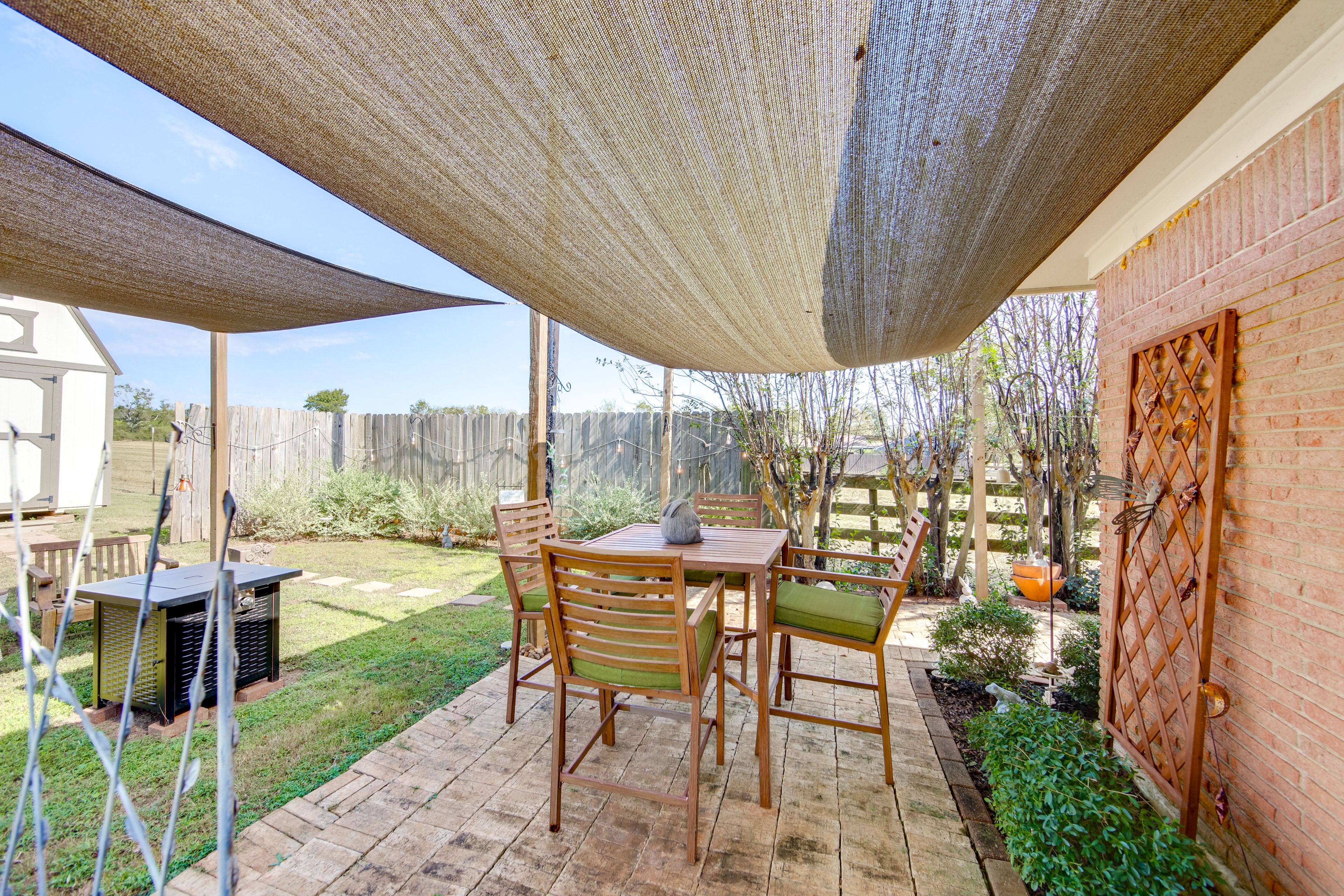 Backyard | Outdoor Dining Area | Gas Fire Pit | Lounge Seating