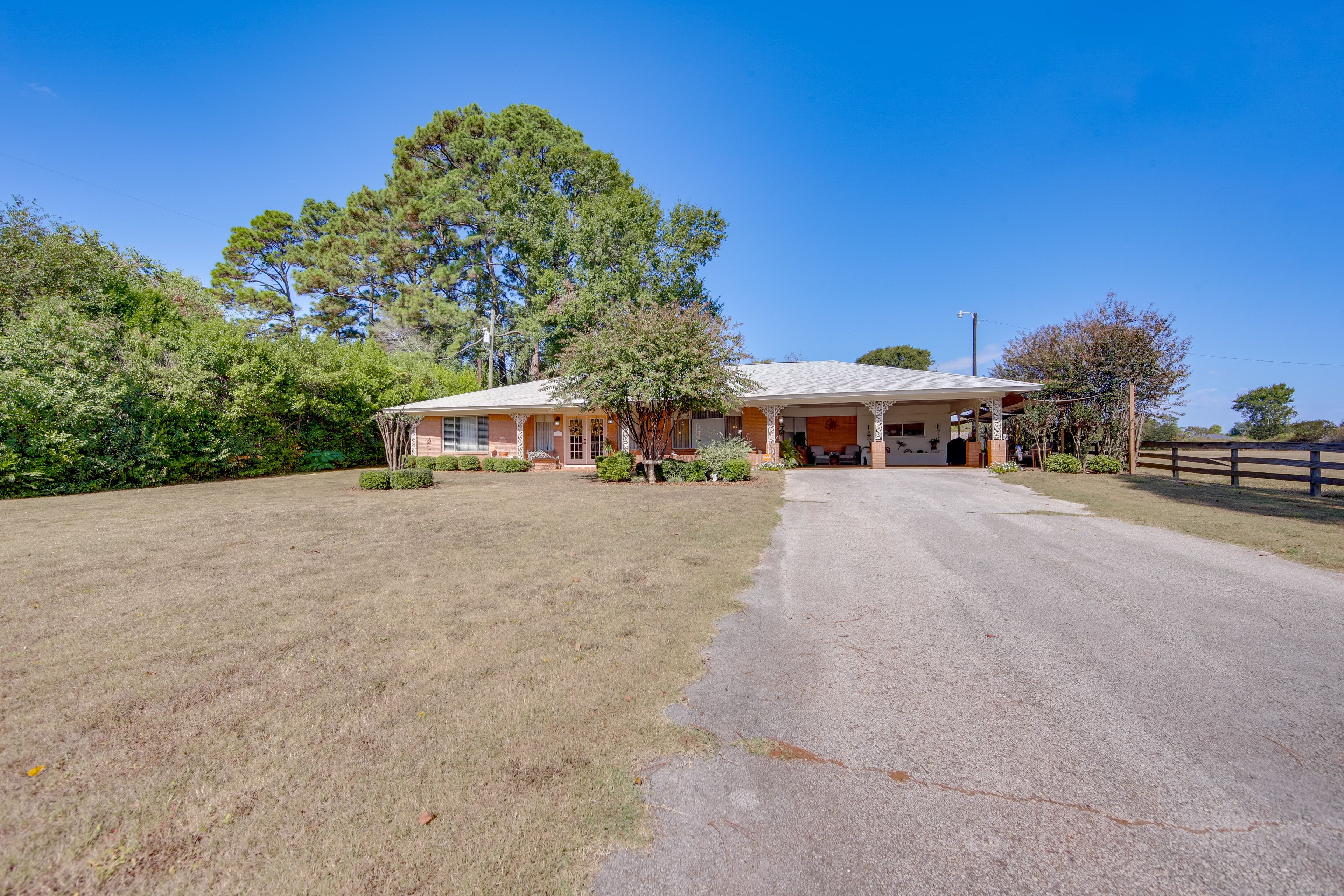 Parking | Driveway | Side Yard