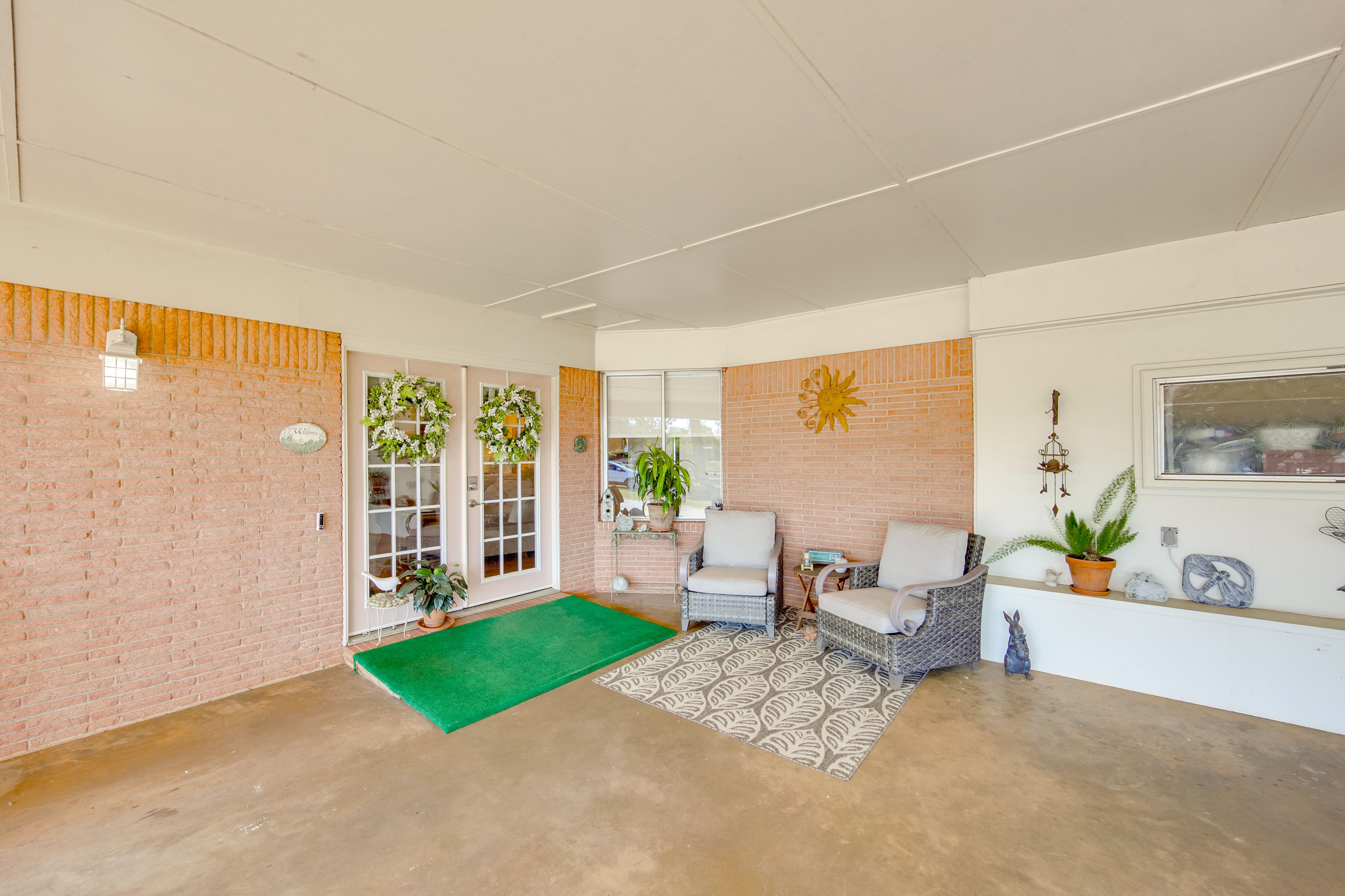 Main Entrance | Lounge Seating