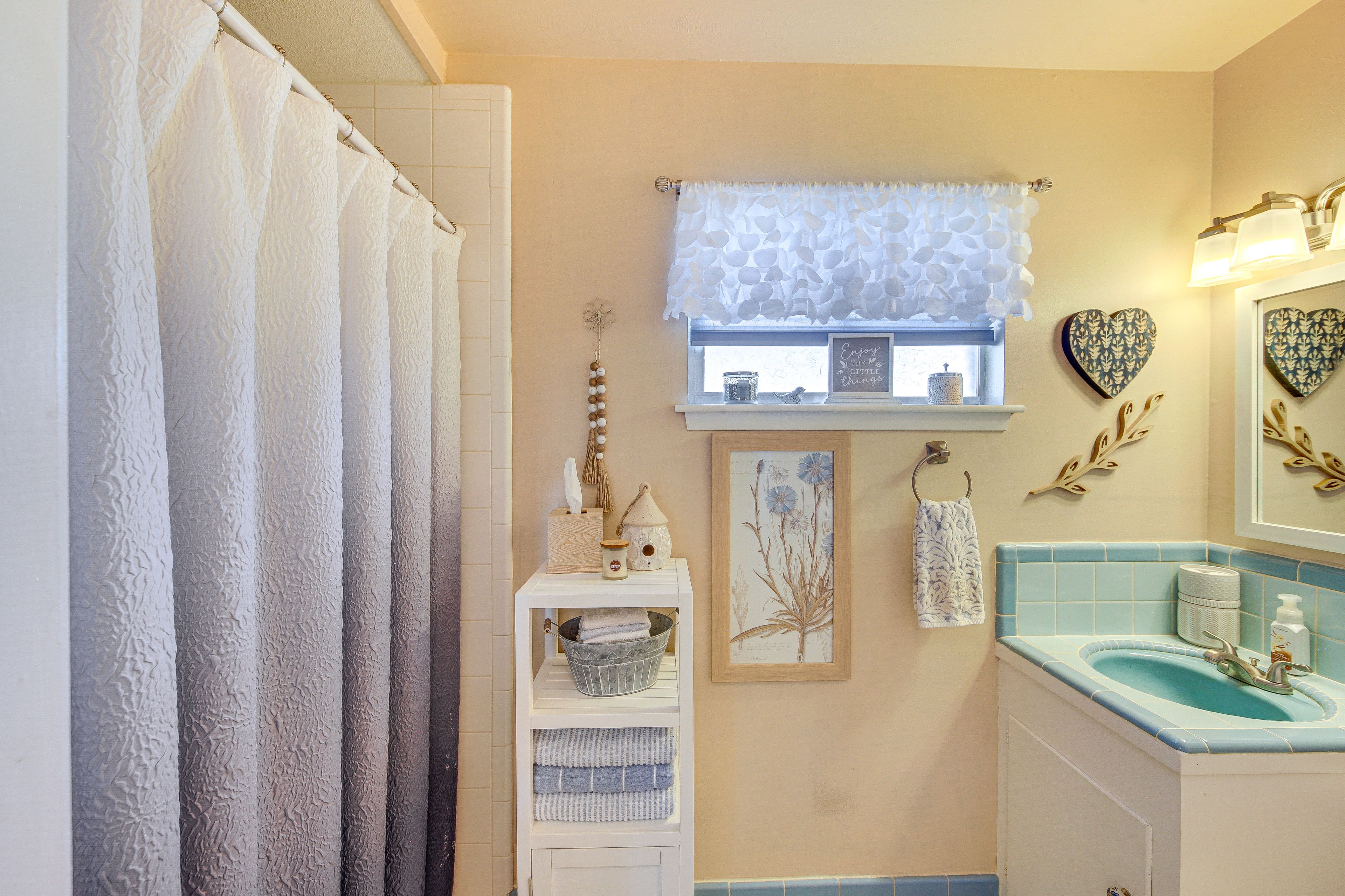 Full Bathroom | Shower w/ Grab Rails