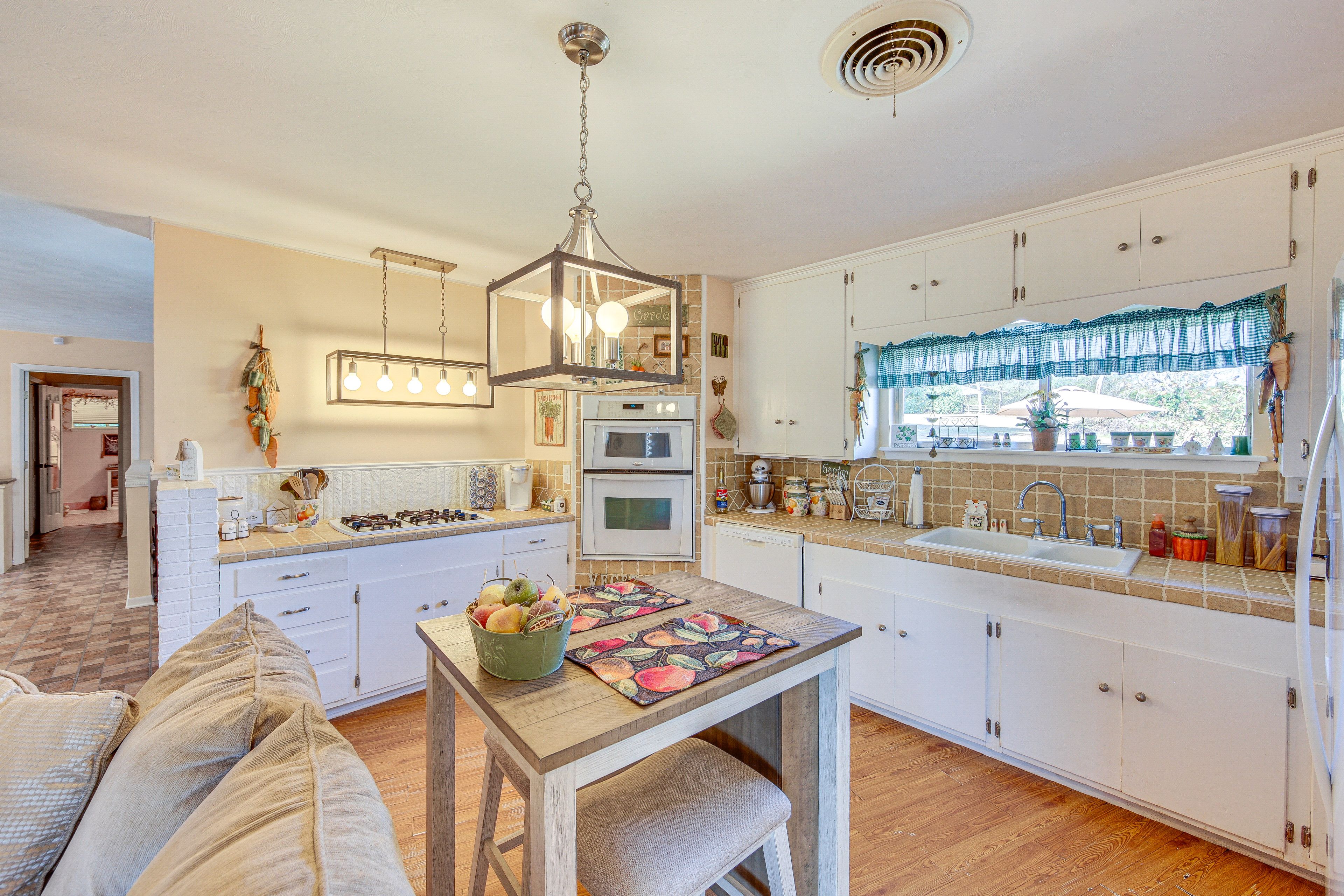 Kitchen | Refrigerator | Dishwasher