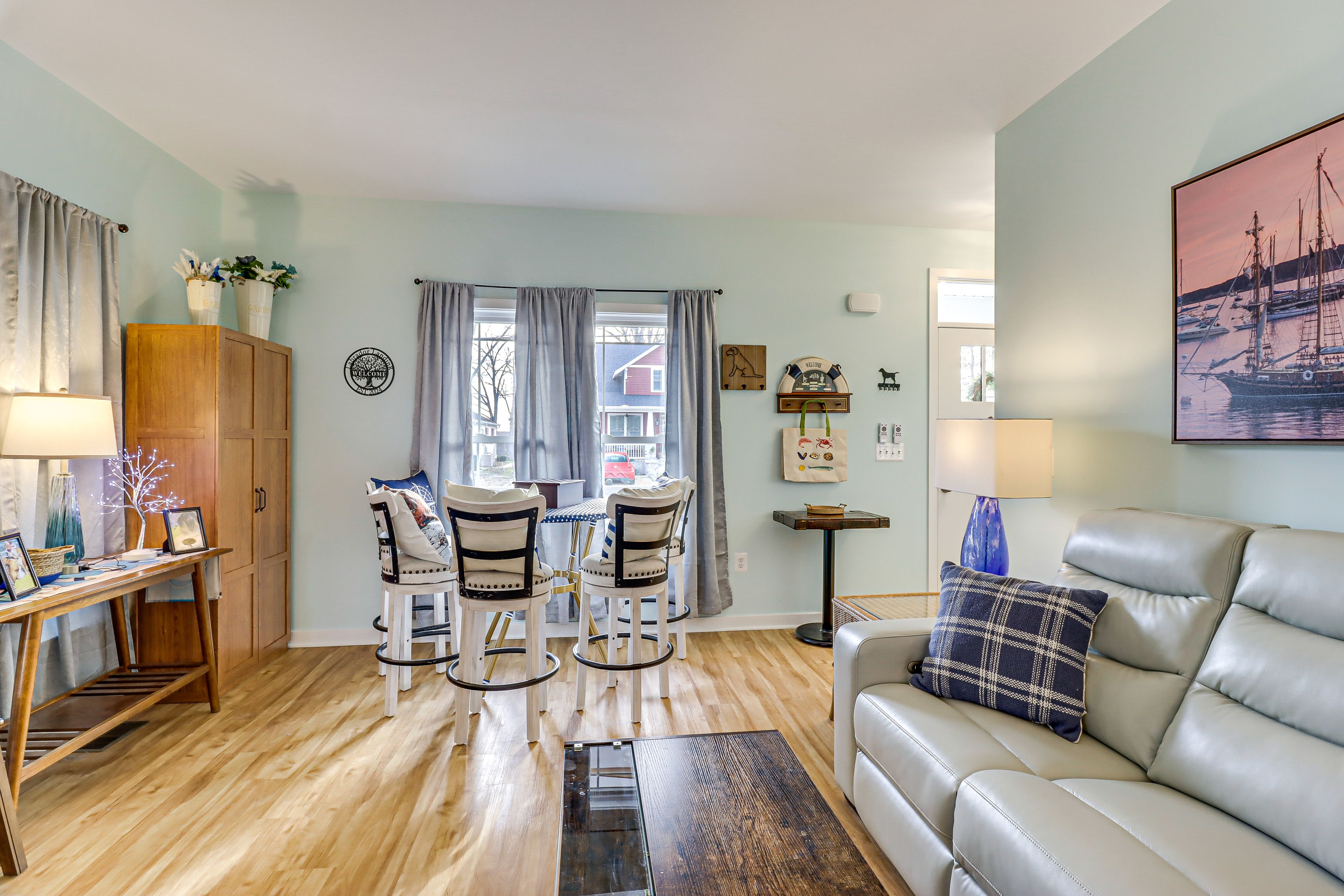 Living Room | Central A/C & Heating