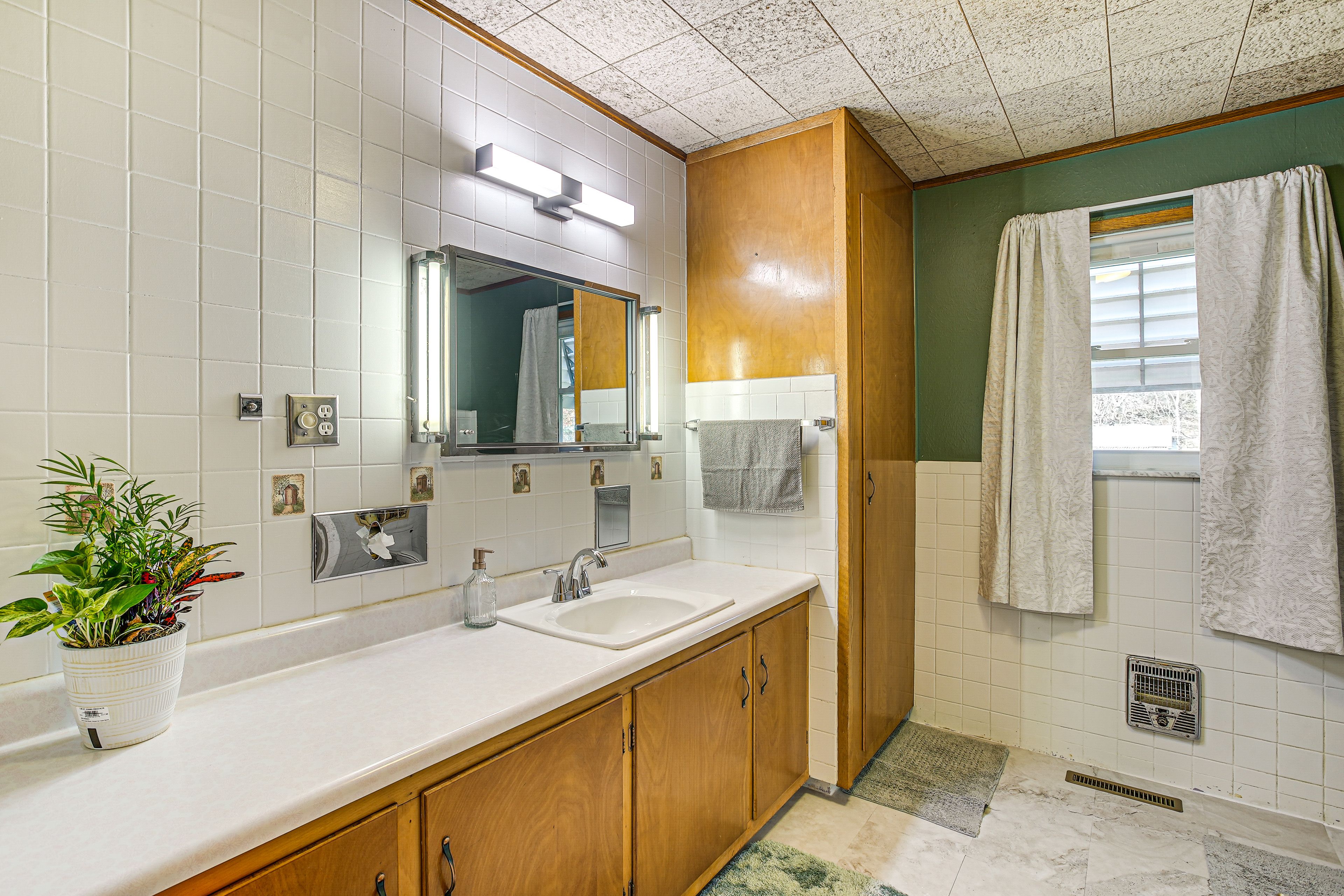 Bathroom | Towels Provided