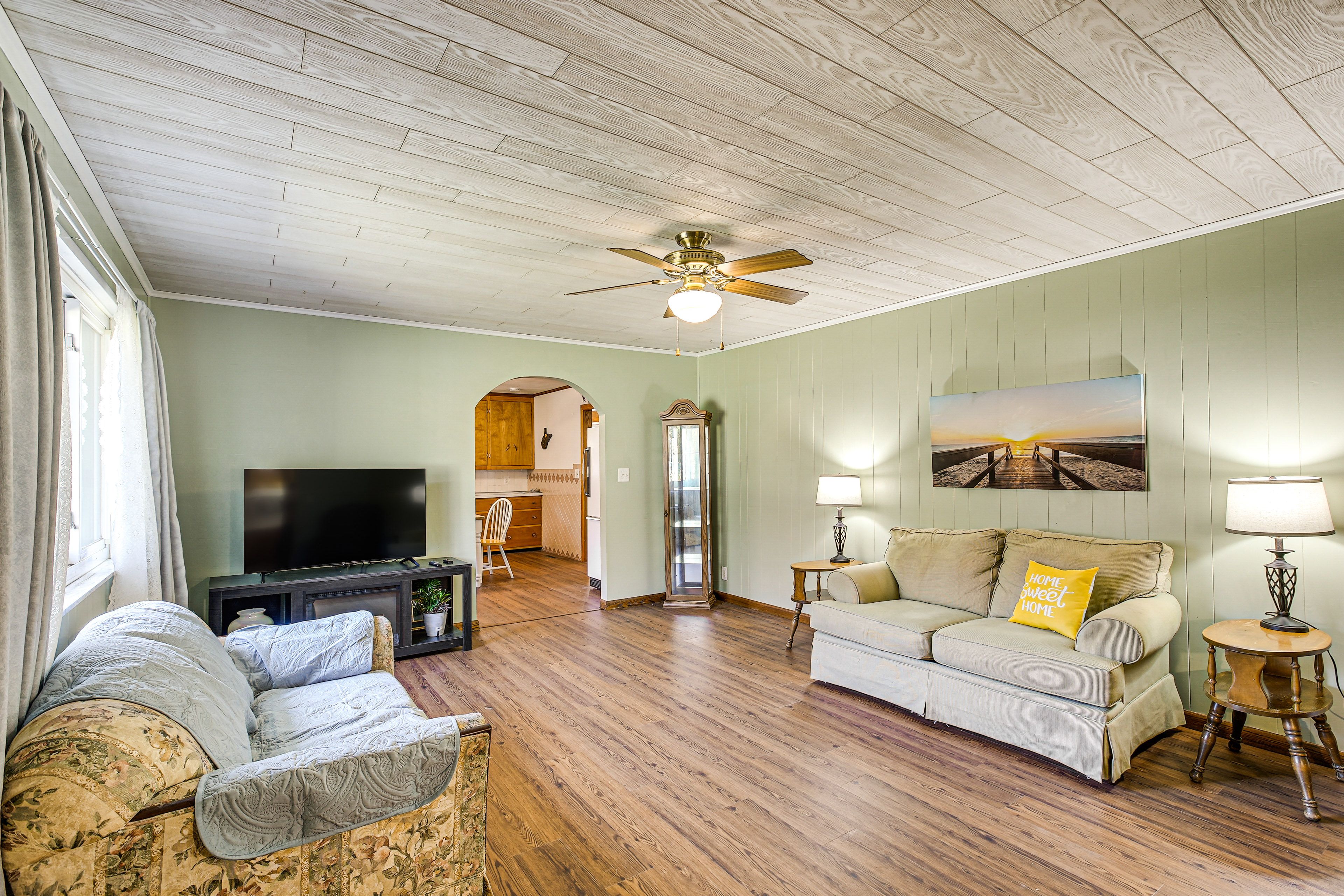Living Room | Smart TV | Central A/C