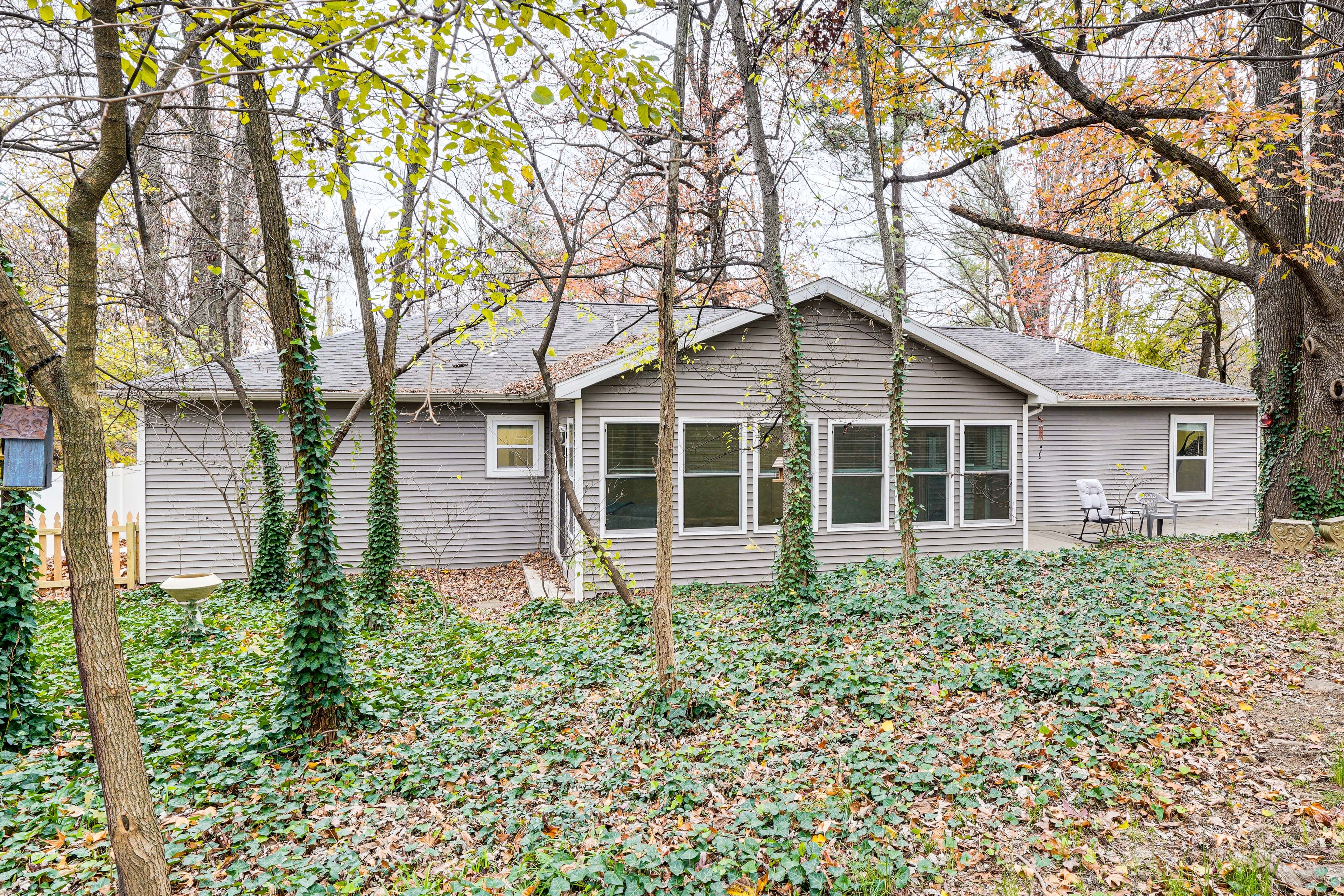 Newburgh Vacation Rental | 3BR | 2BA | 1,900 Sq Ft | Steps Required
