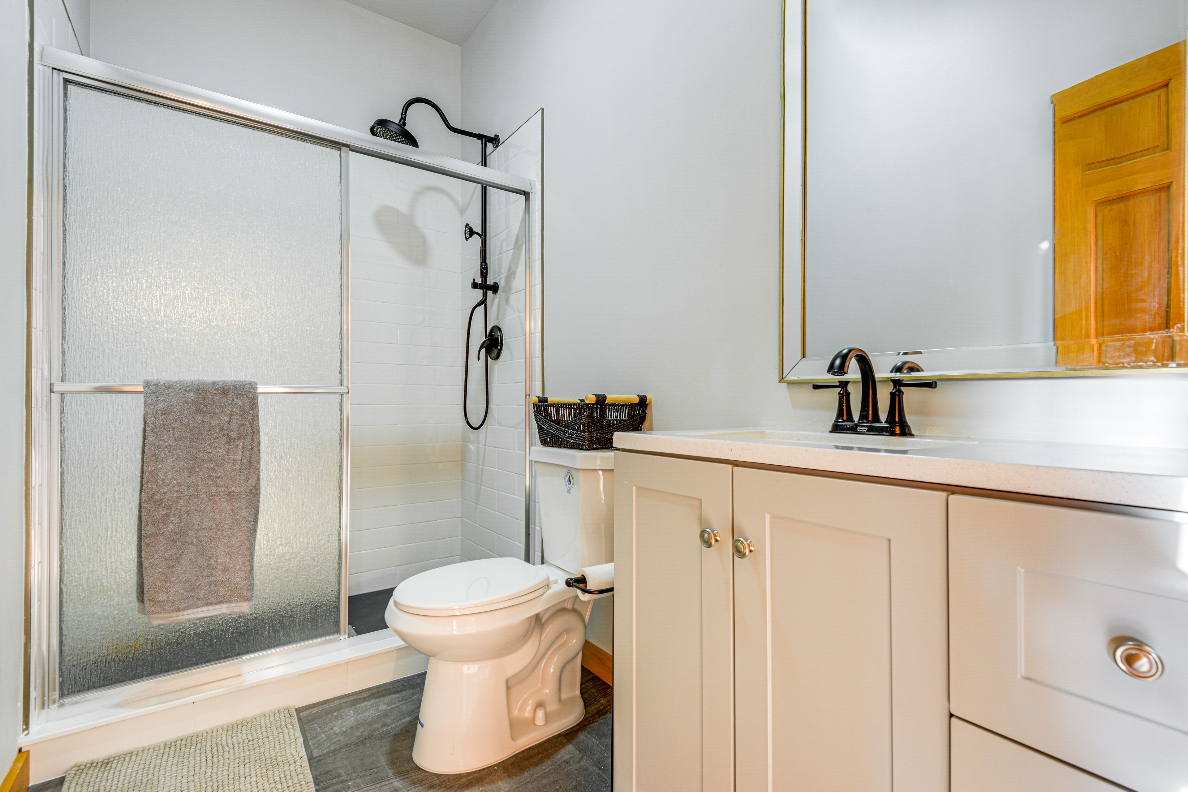 Full Bath | 2nd Floor