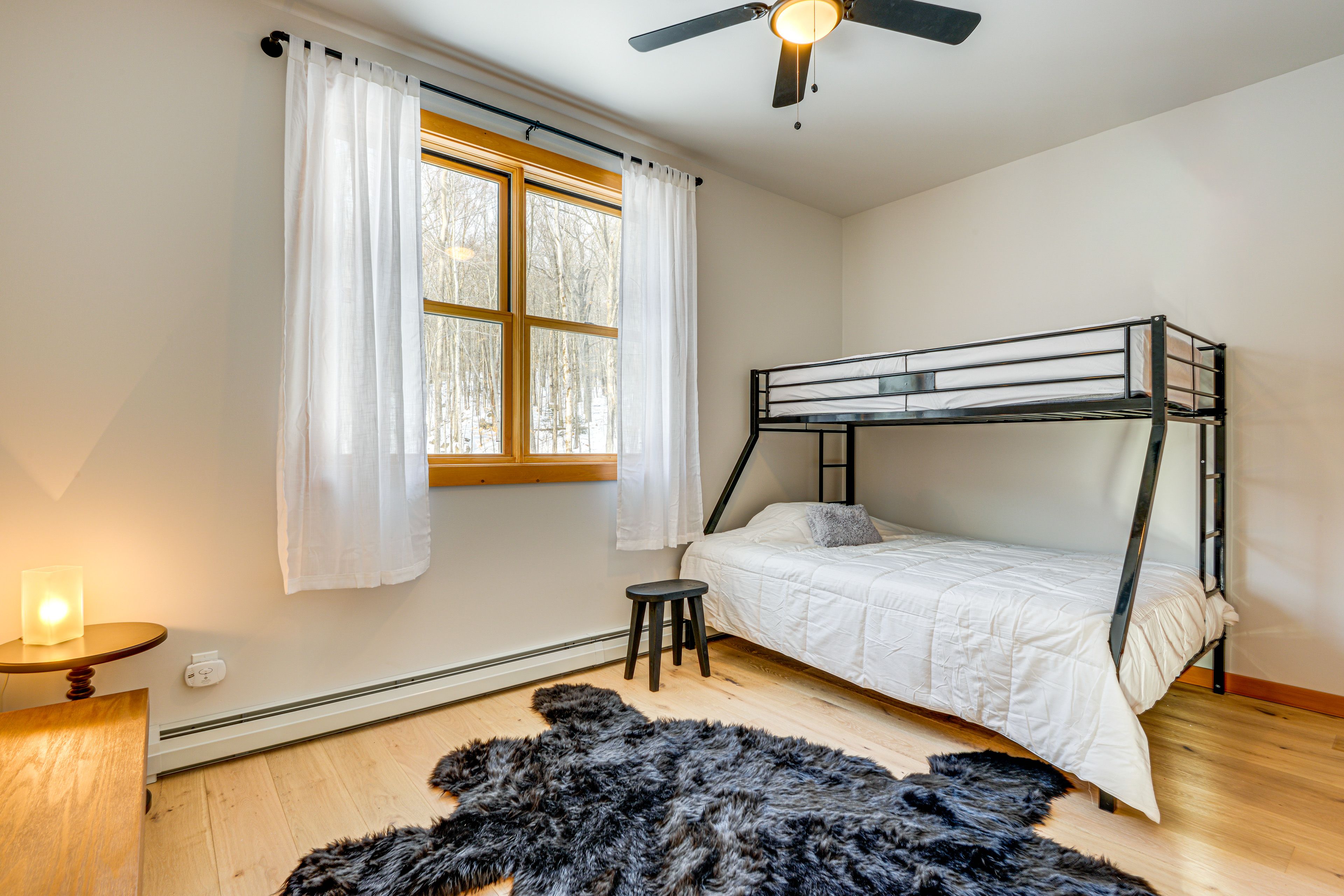 Bedroom 2 | Twin/Queen Bunk Bed | 2nd Floor