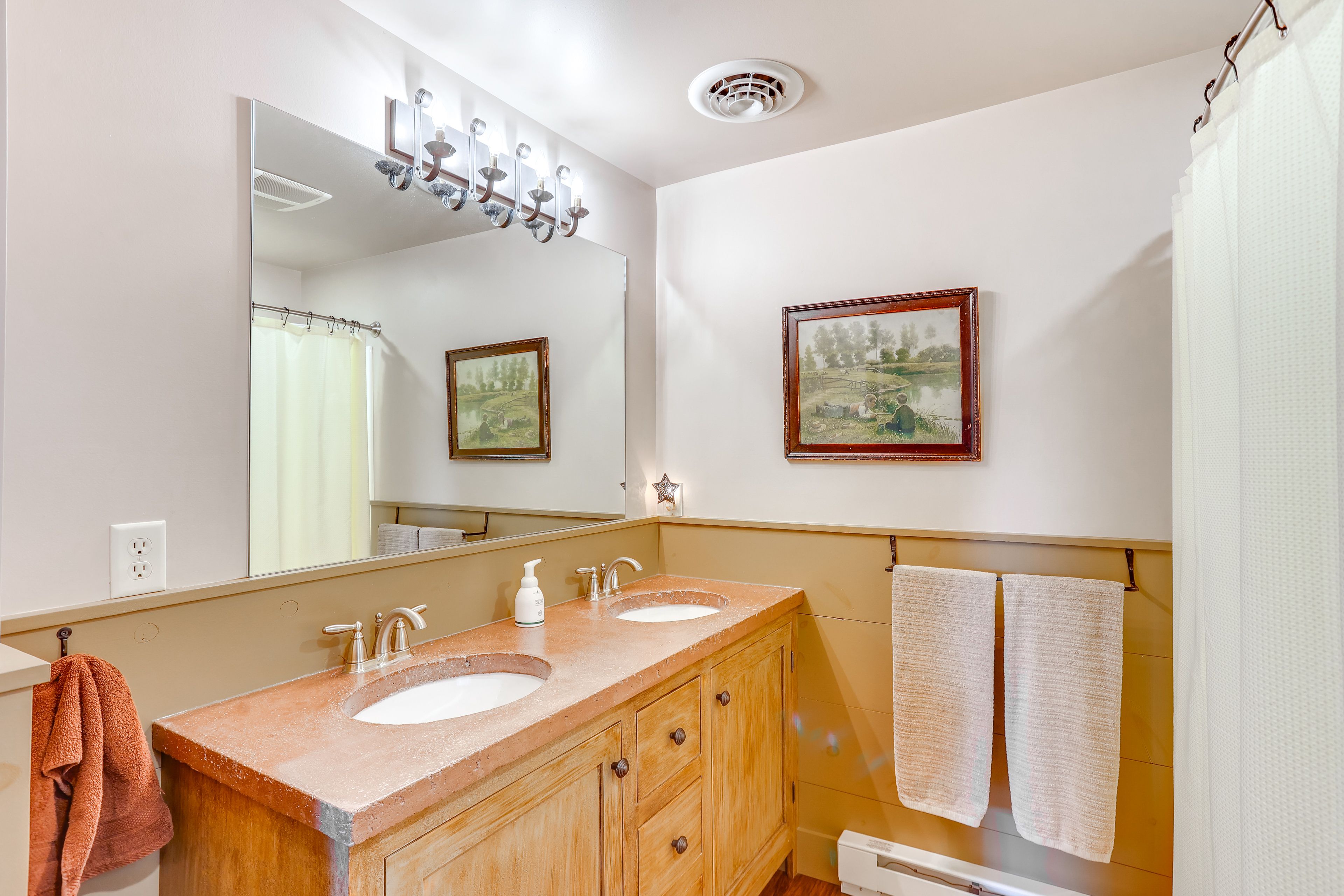 Full Bathroom | 2nd Floor