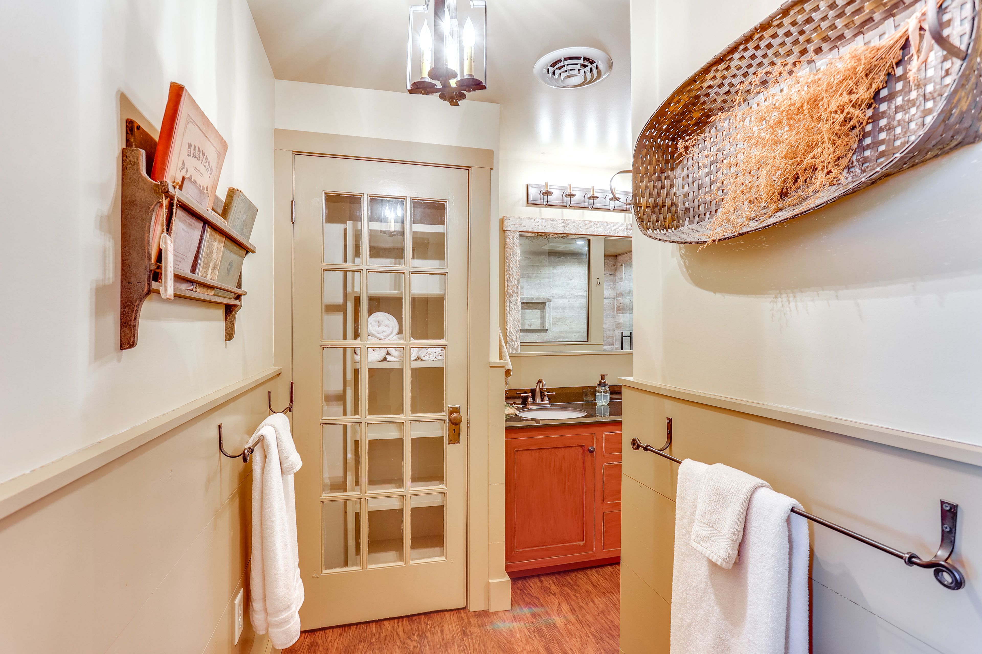 En-Suite Bathroom | 2nd Floor | Towels Provided