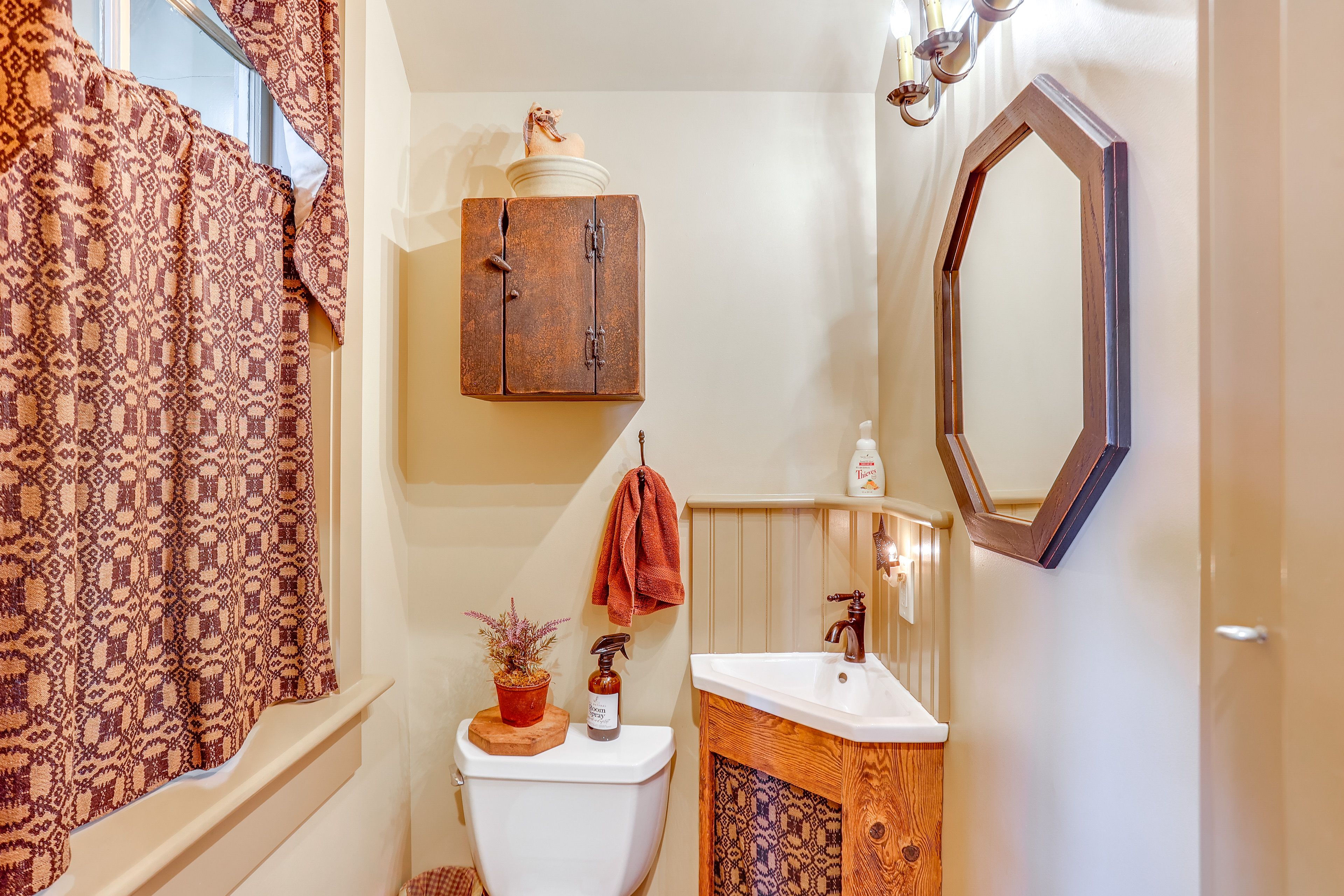 Half Bathroom | 1st Floor