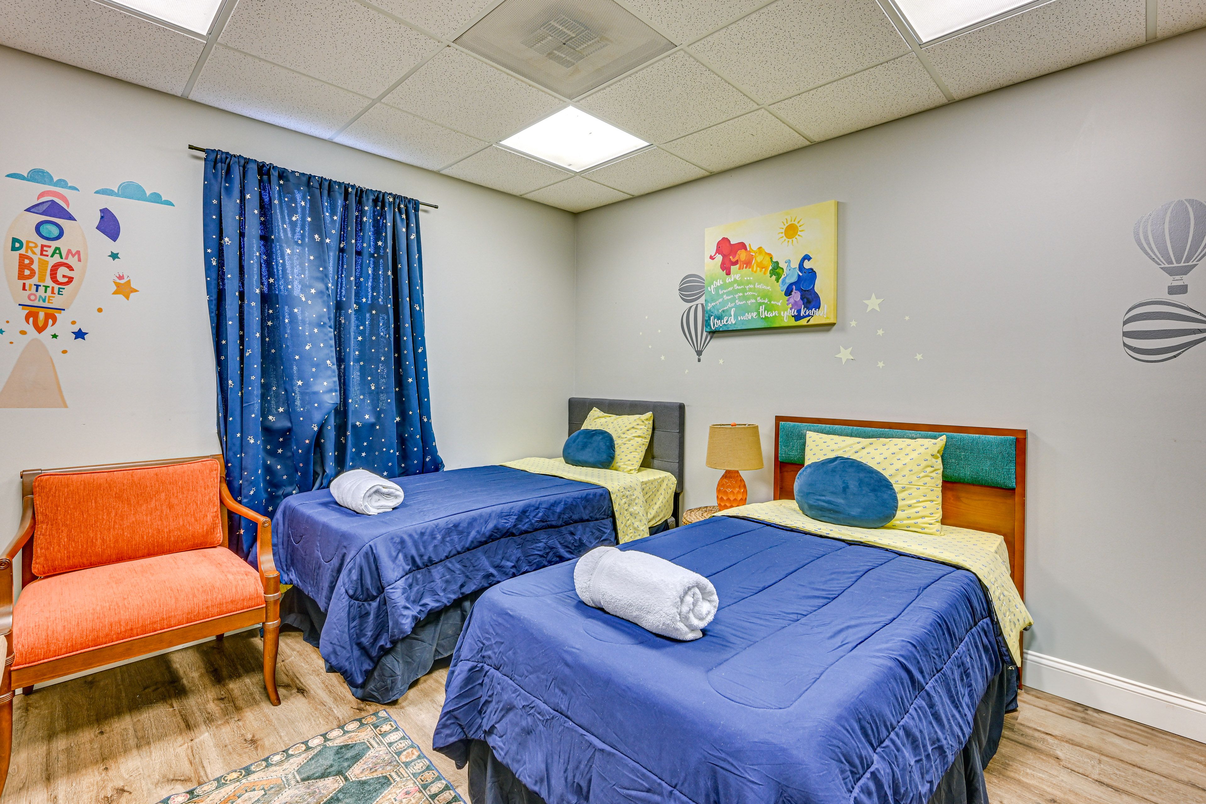 Bedroom 5 | 2 Twin Beds | Smart TV