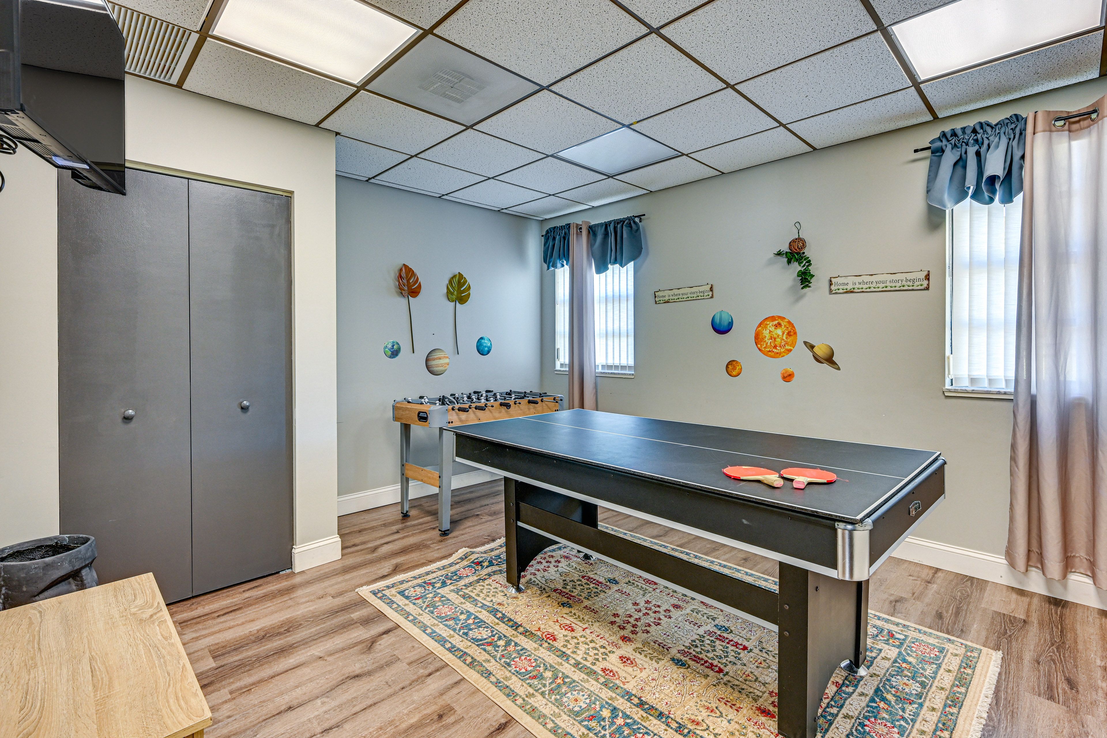 Game Room | Ping-Pong Table | Foosball | Smart TV