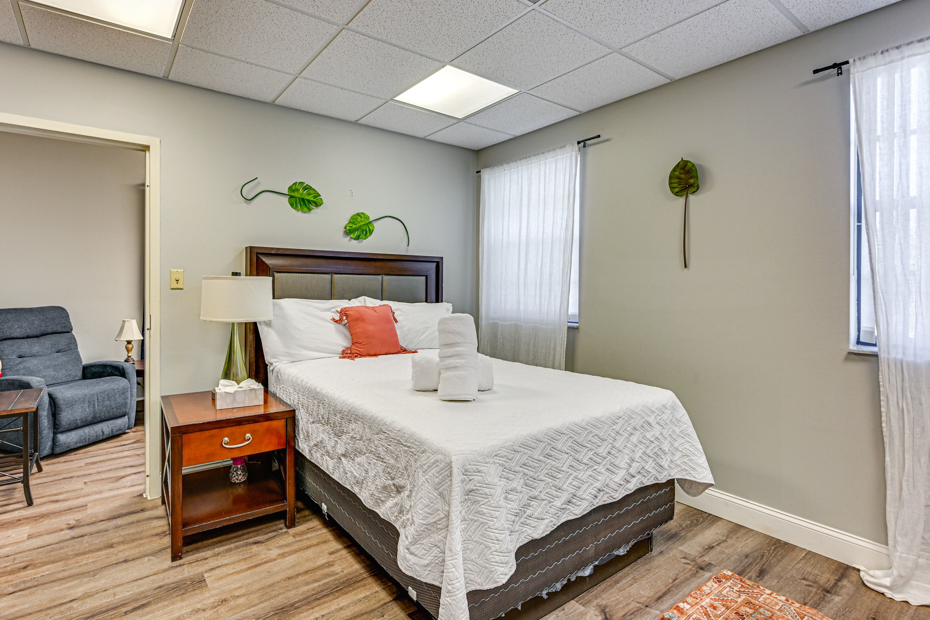 Bedroom 2 | Queen Bed | Smart TV