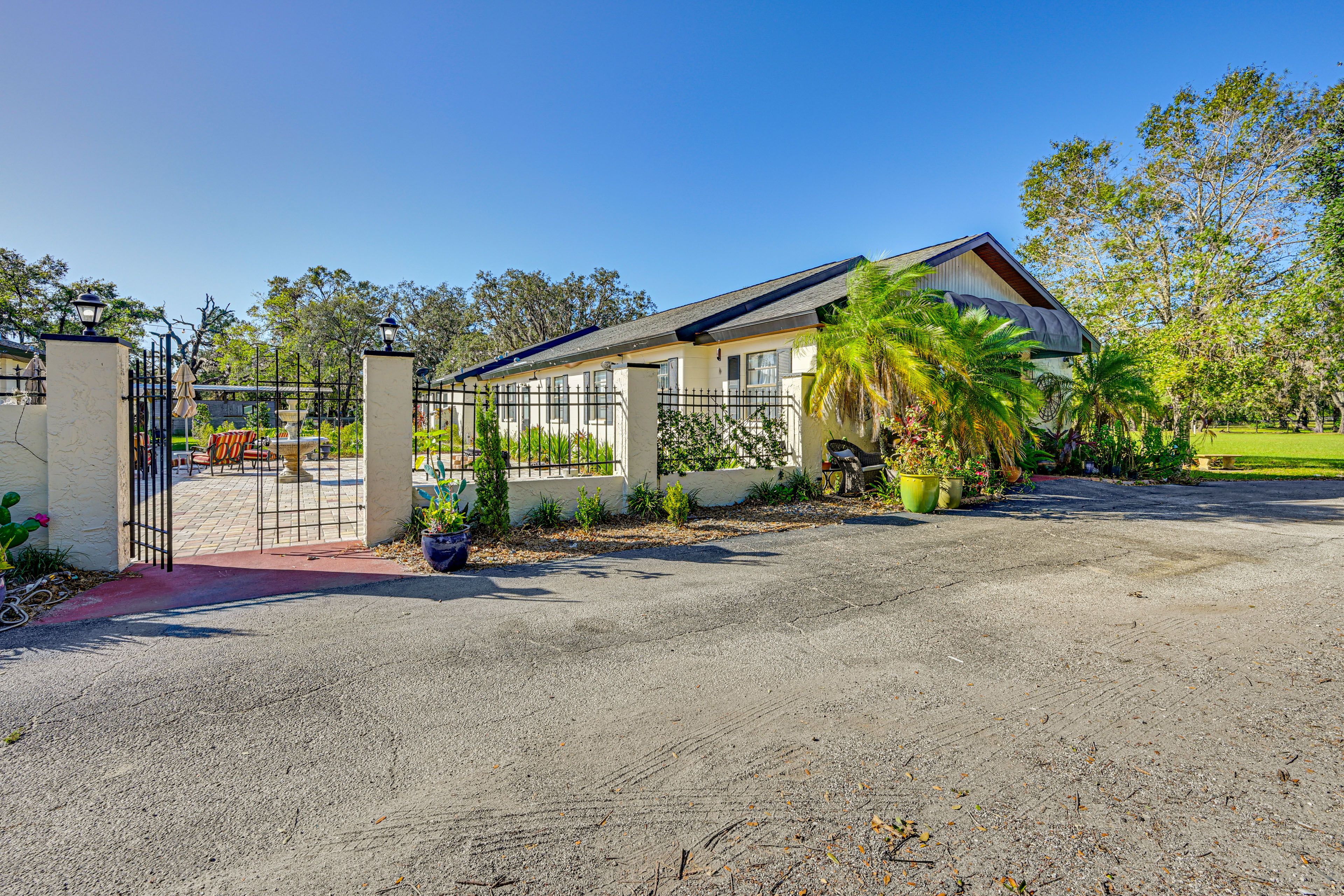 Parking | Driveway (10 Vehicles) | RV/Trailer/Boat Parking Allowed On-Site