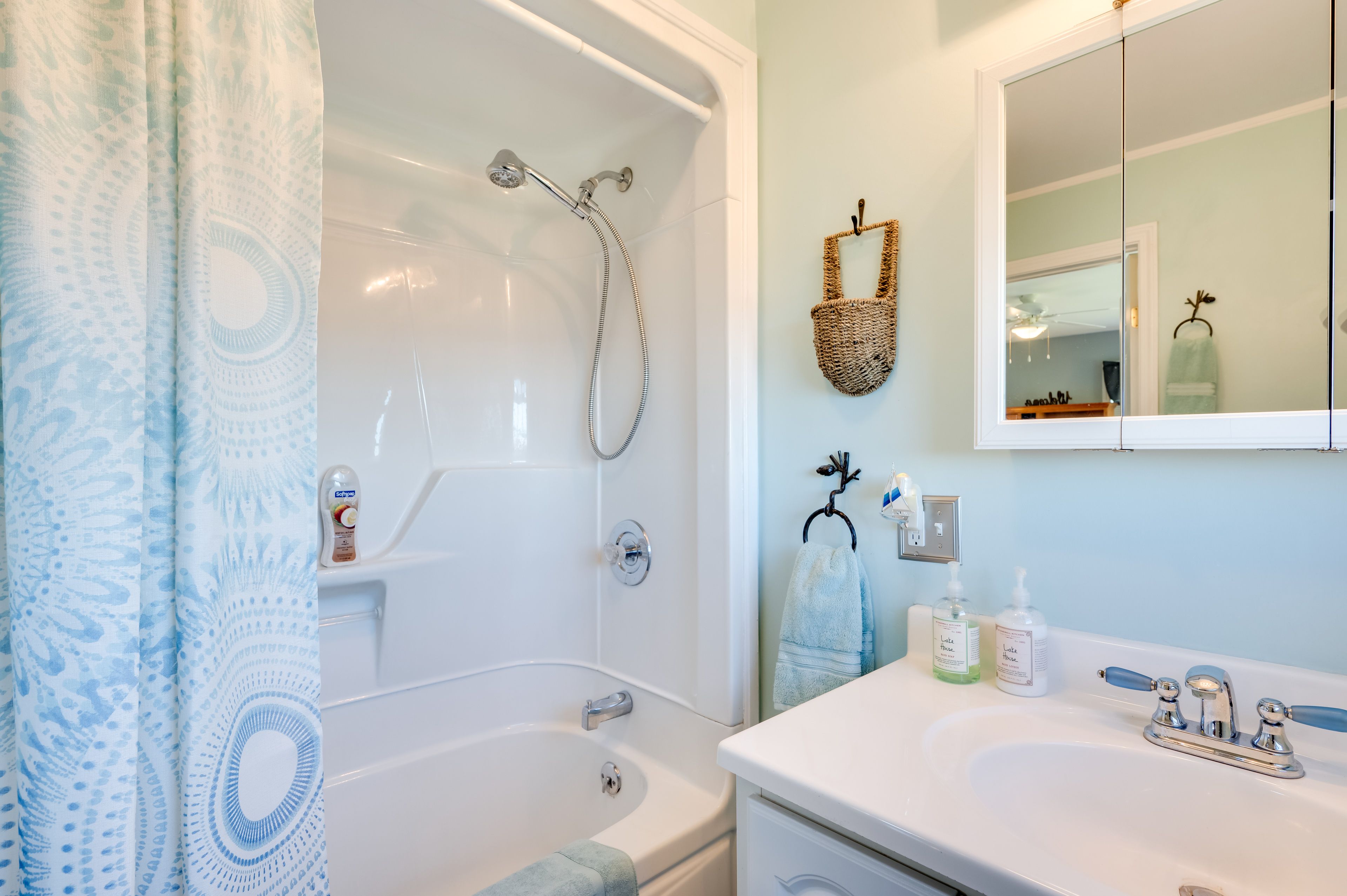 Full Bathroom | 2nd Floor