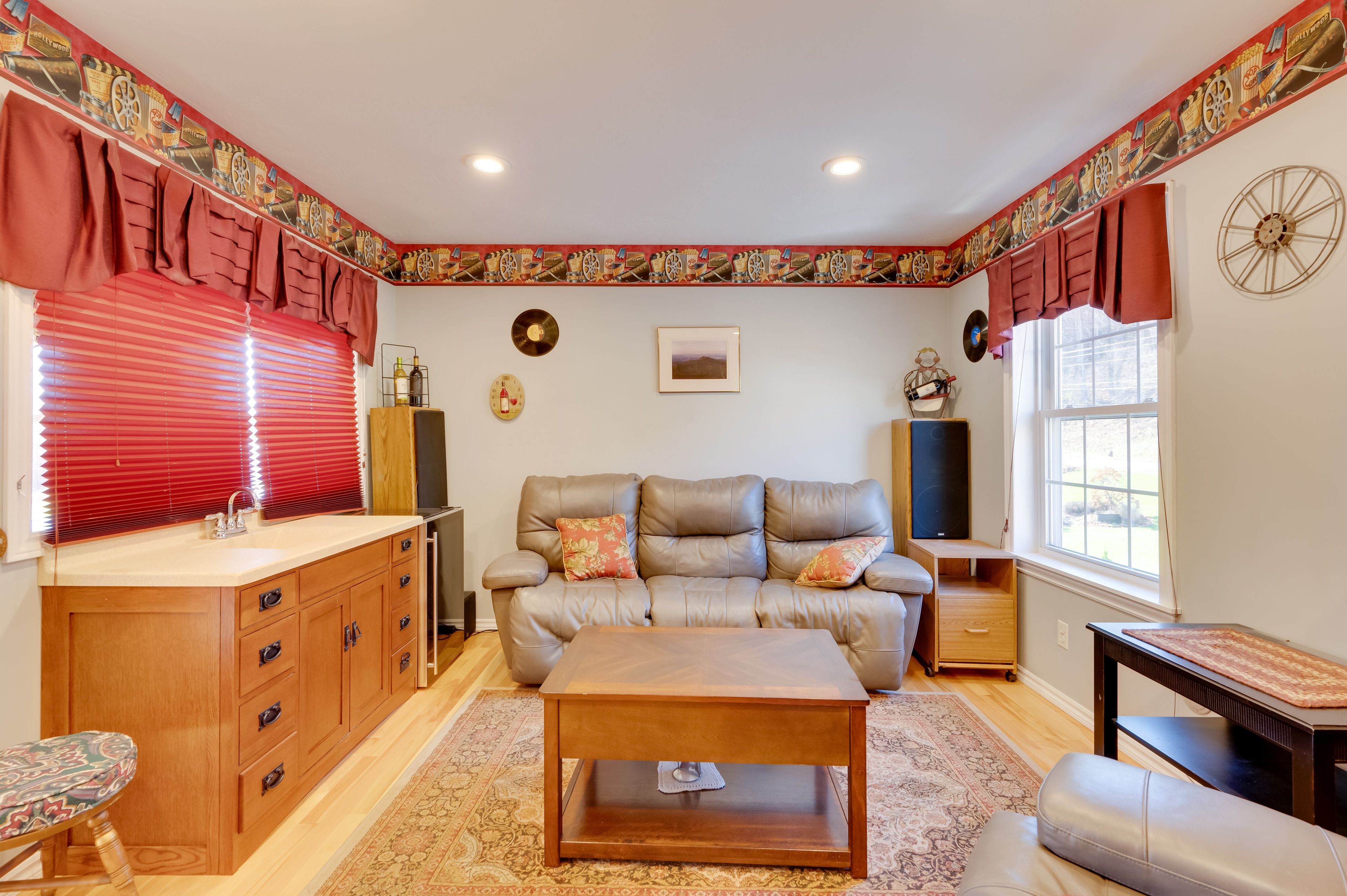 Den | Wet Bar | 2nd Floor