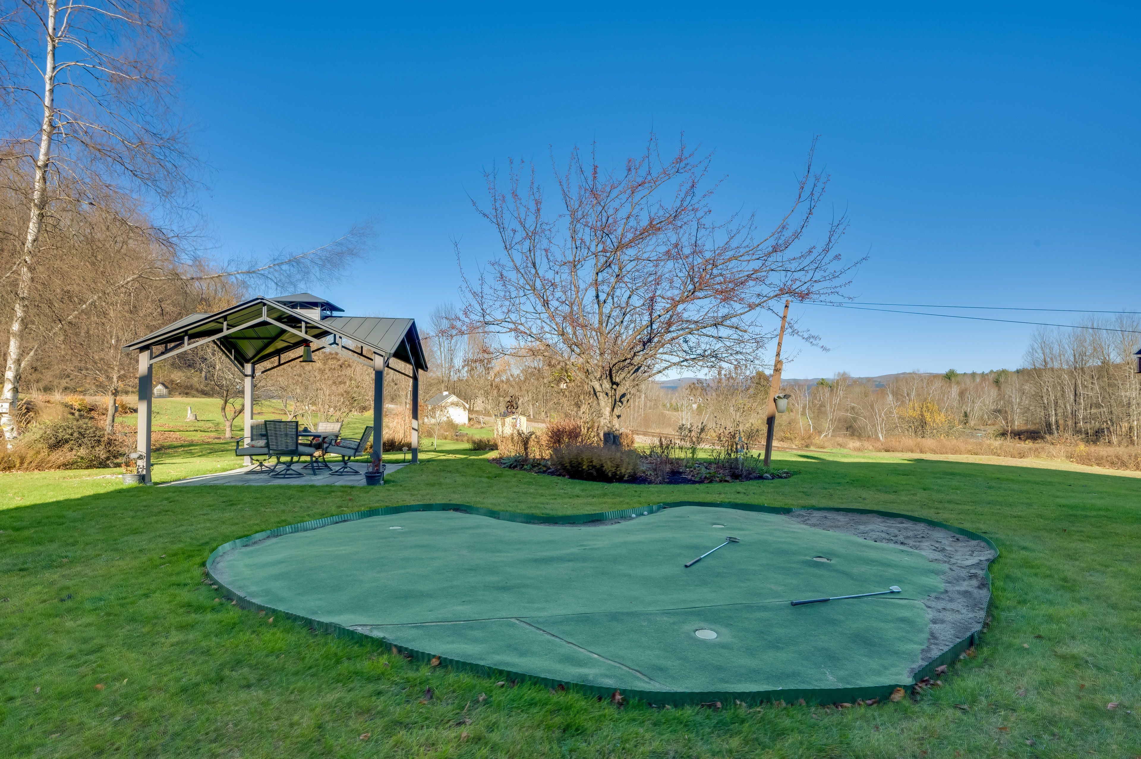 Shared Outdoor Amenities | Putting Green | Fire Pit | Gas Grill | Gazebo