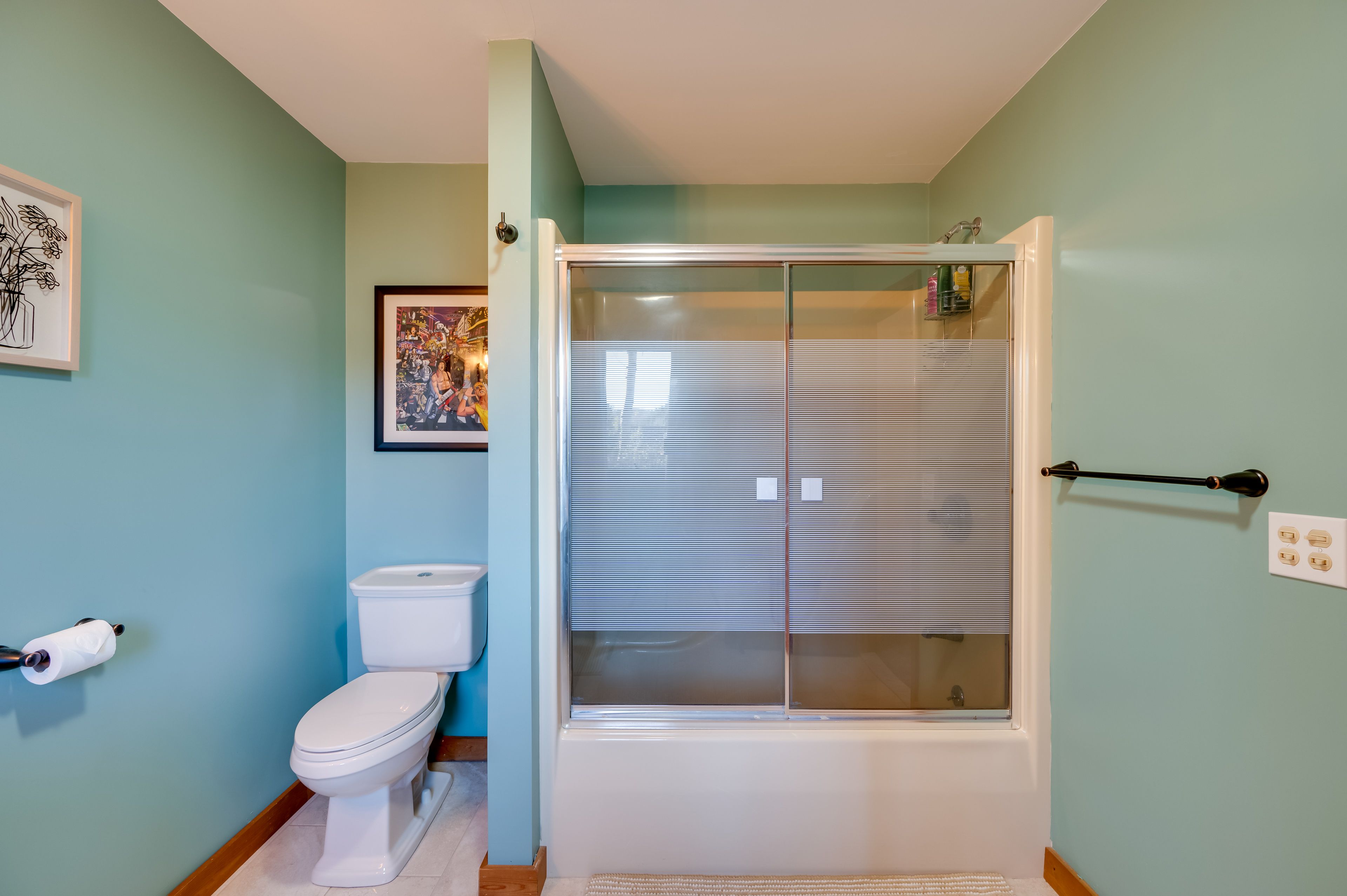 Full Bathroom | 2nd Floor