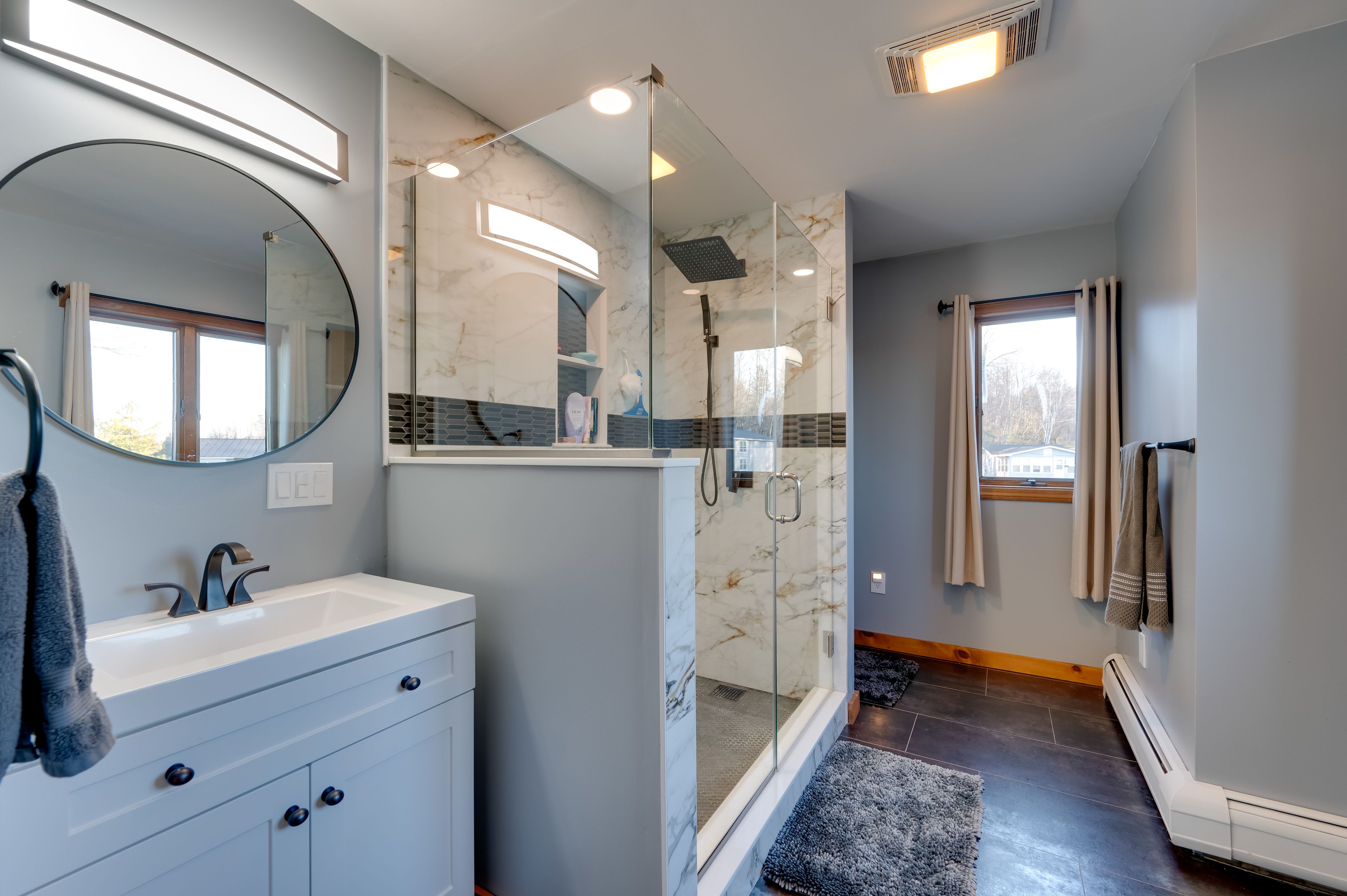 Full Bathroom | 2nd Floor