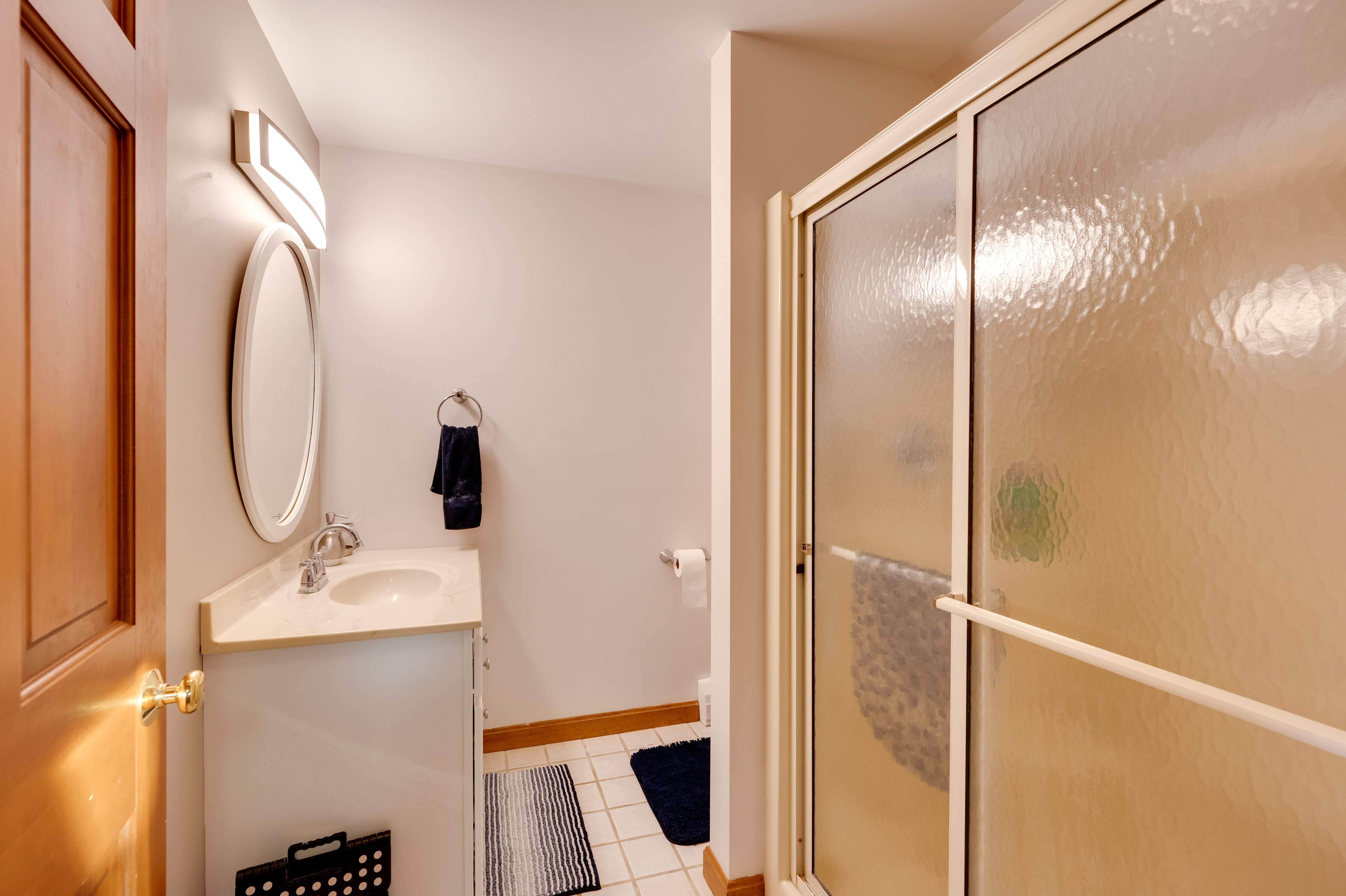 Full Bathroom | 2nd Floor