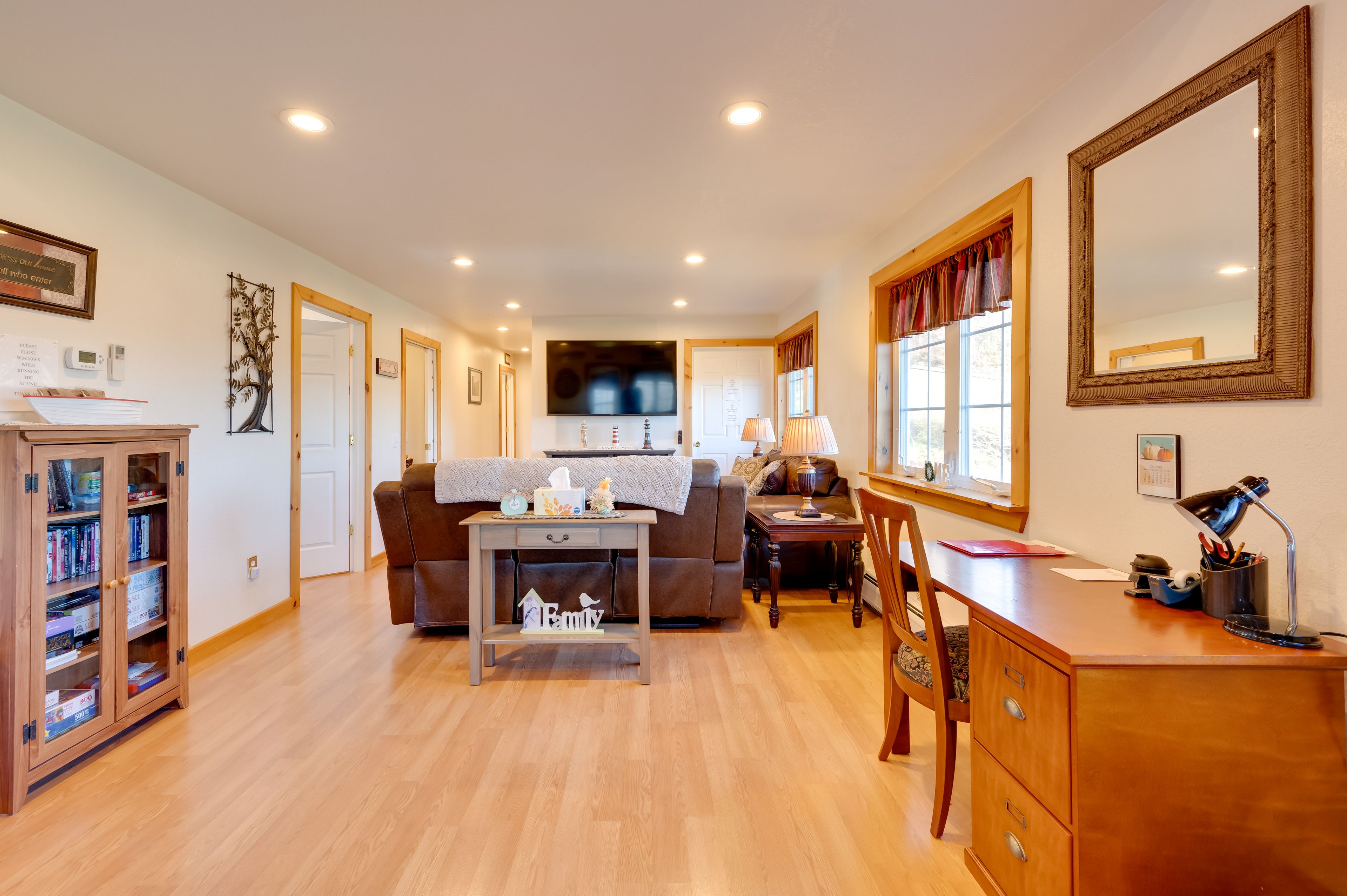 Living Room | Free WiFi | Smart TV | Electric Fireplace | Laptop Workspace