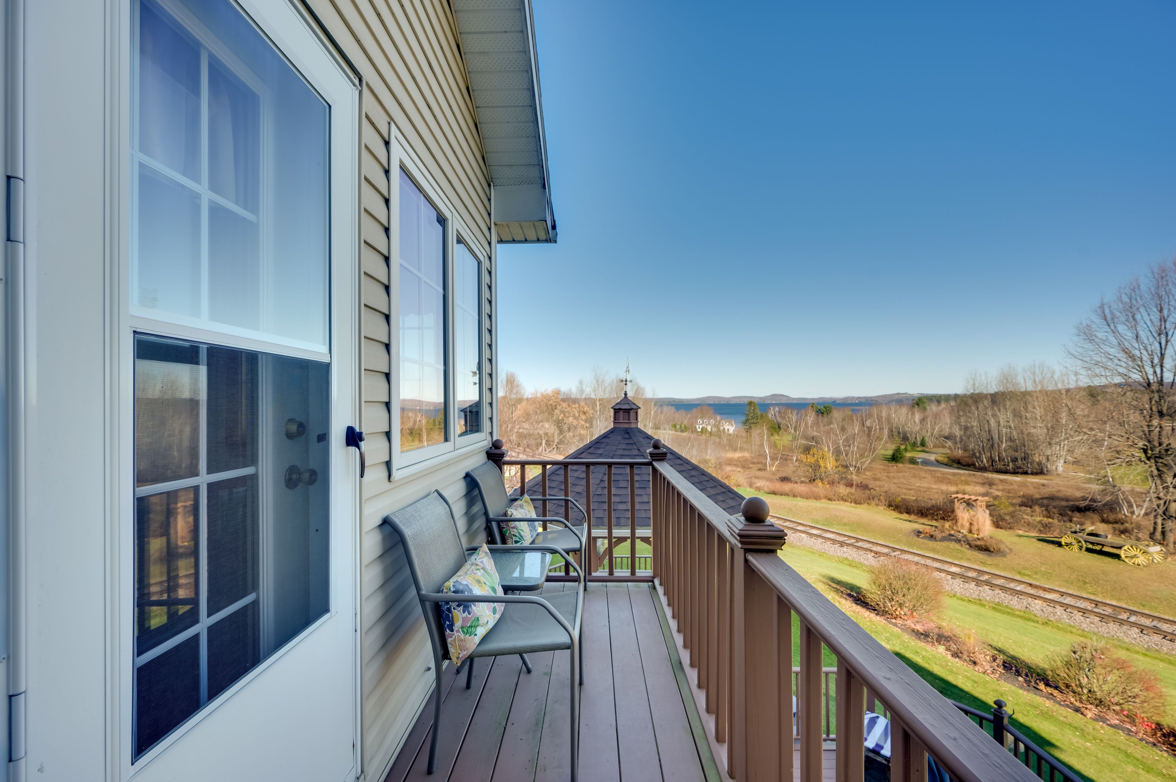 Private Balcony | Lake View | Single-Story Apartment