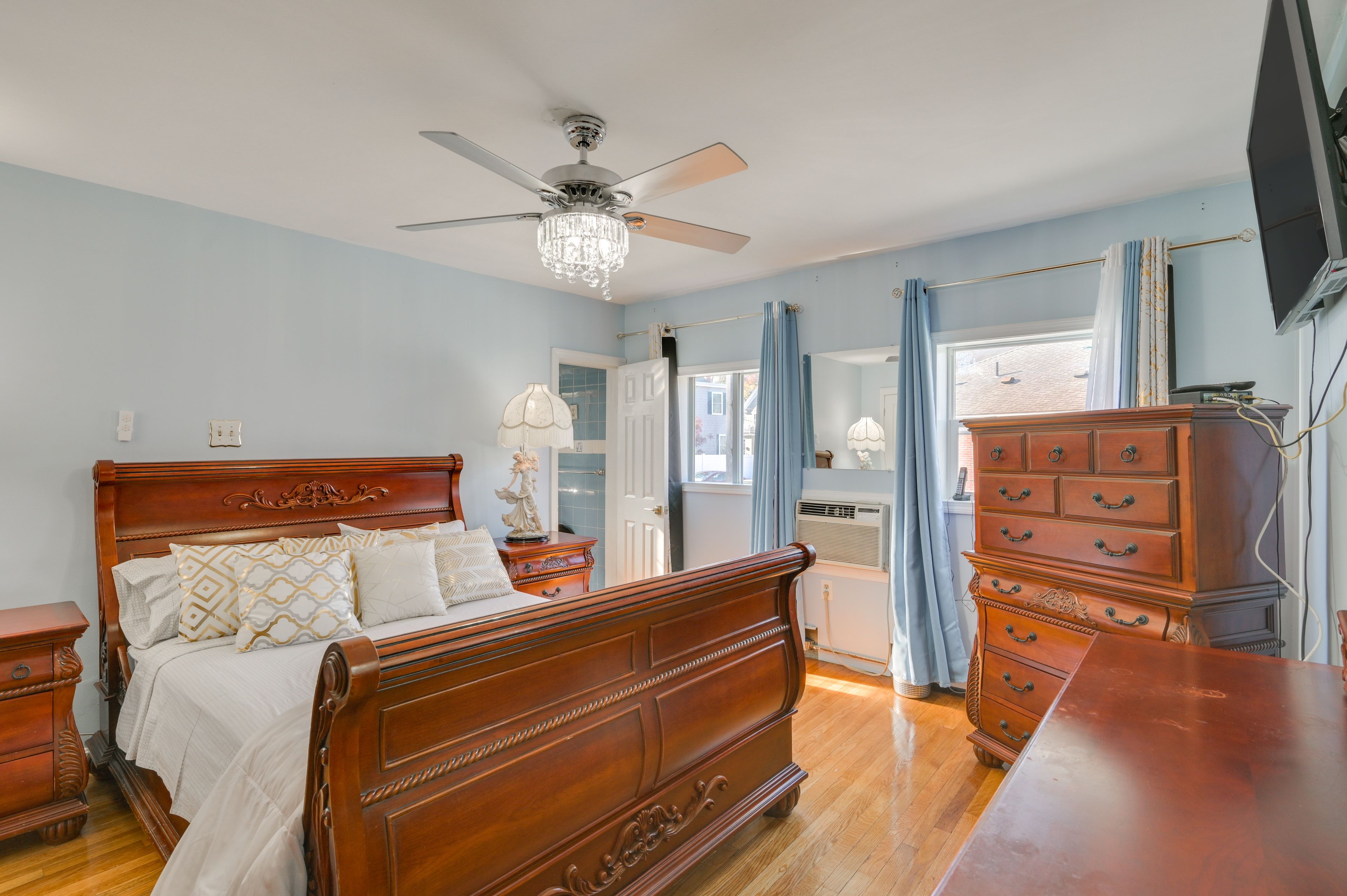 Bedroom 1 | Queen Bed | Linens Provided