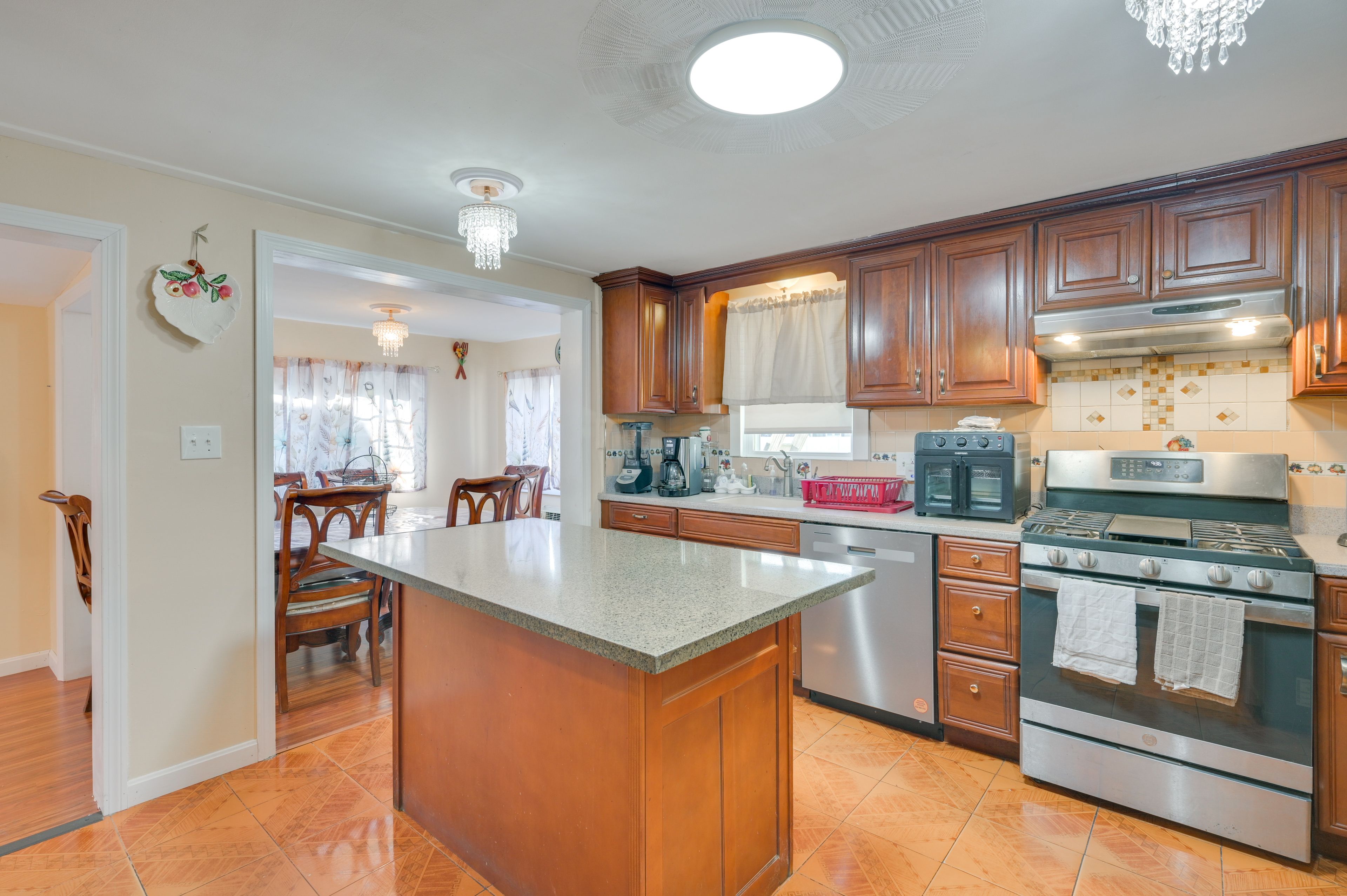 Kitchen | Single-Story House | Self Check-In | Central Heating & A/C