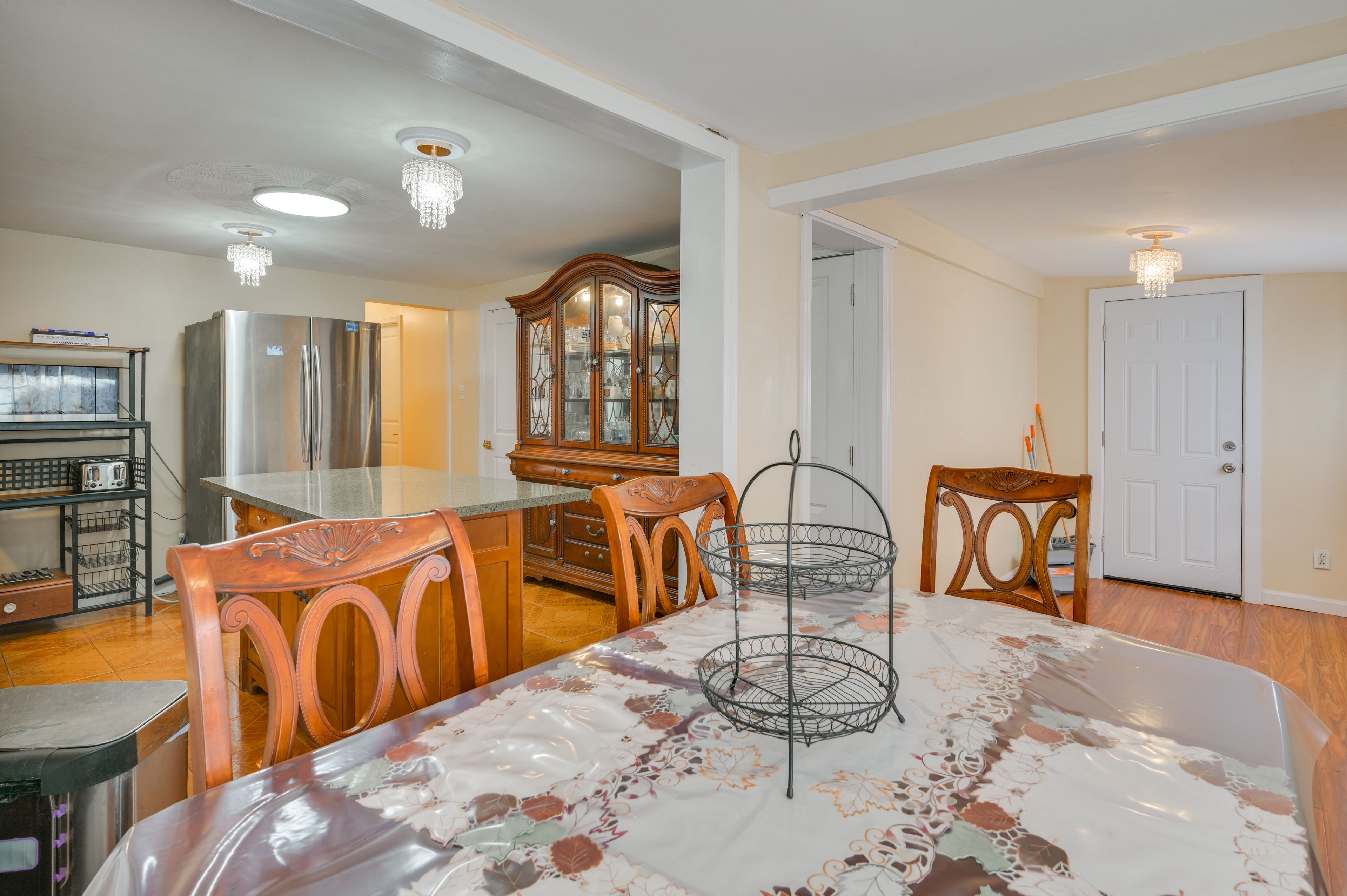Dining Area | Dishware & Flatware Provided
