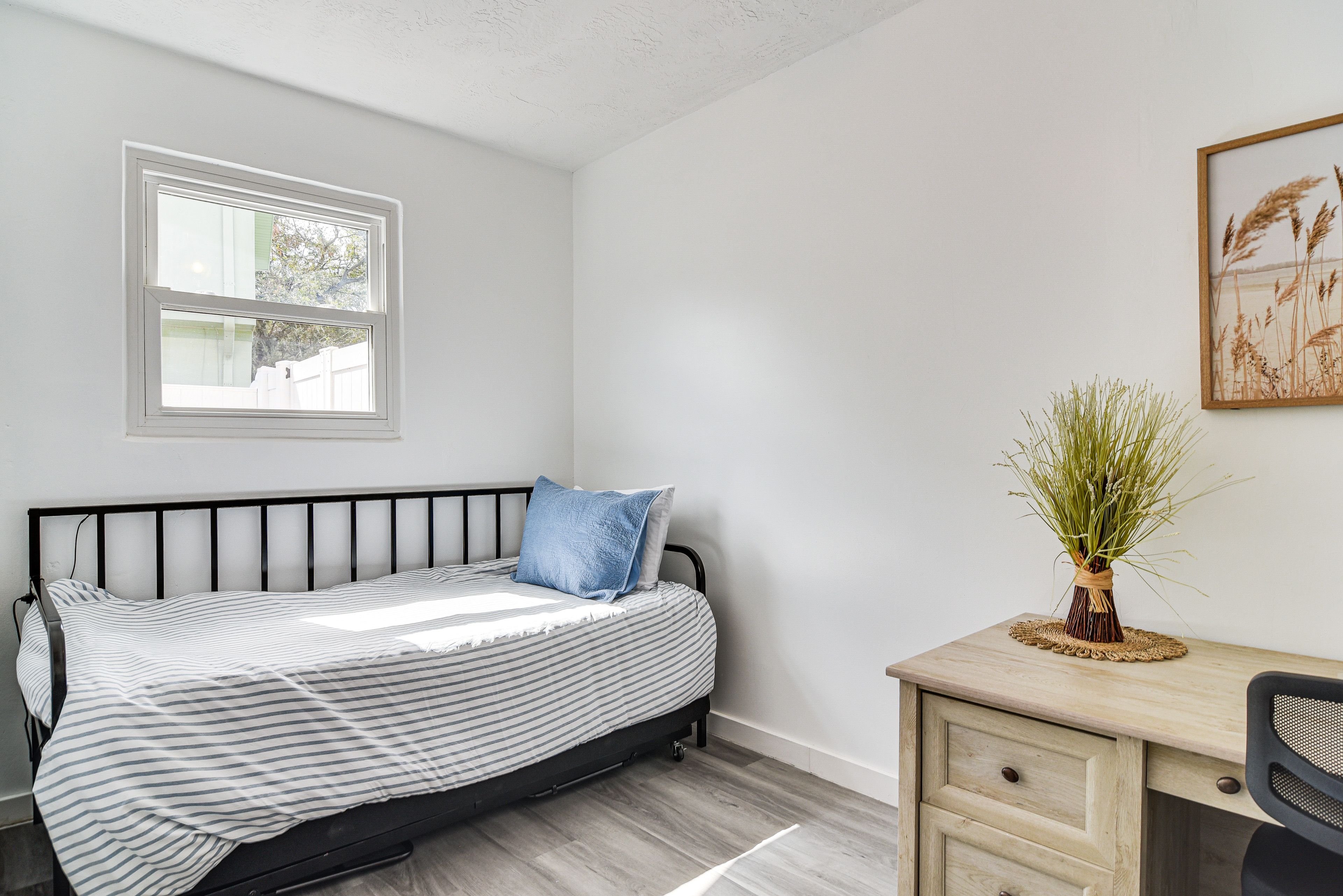 Office | Twin Daybed w/ Twin Trundle