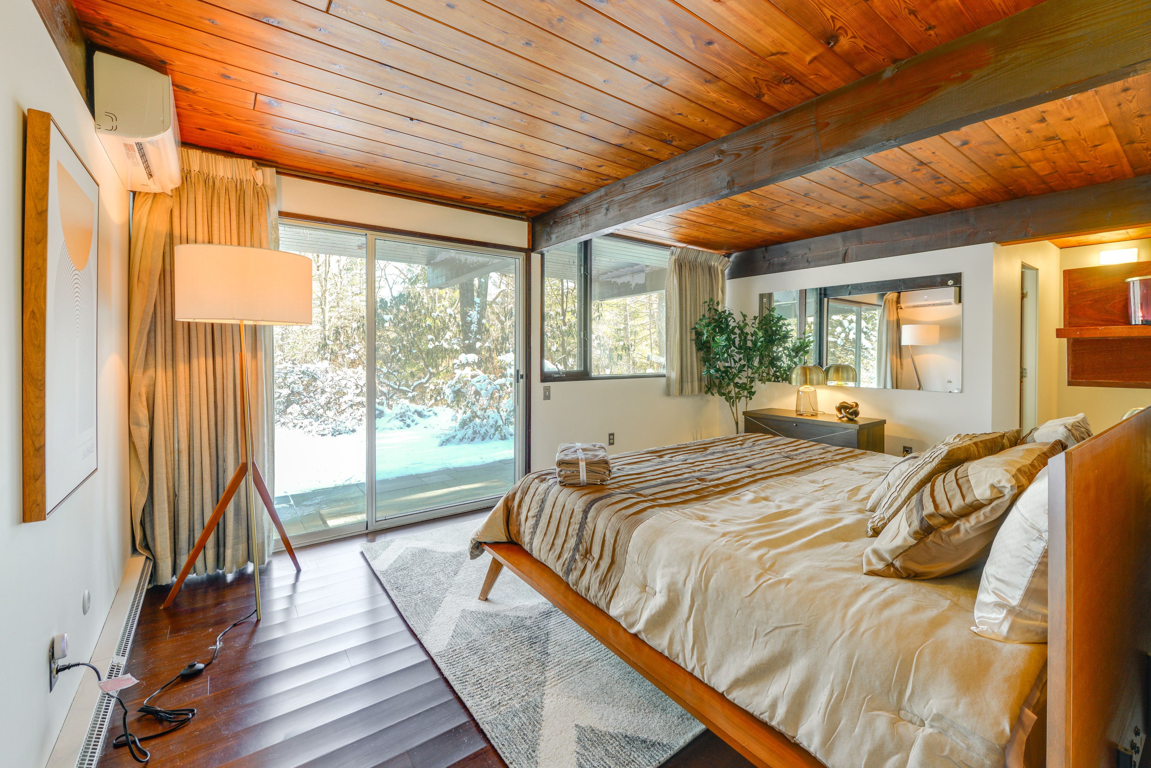 Bedroom 1 | King Bed | Basement | Linens Provided | Walk-In Closet | En-Suite