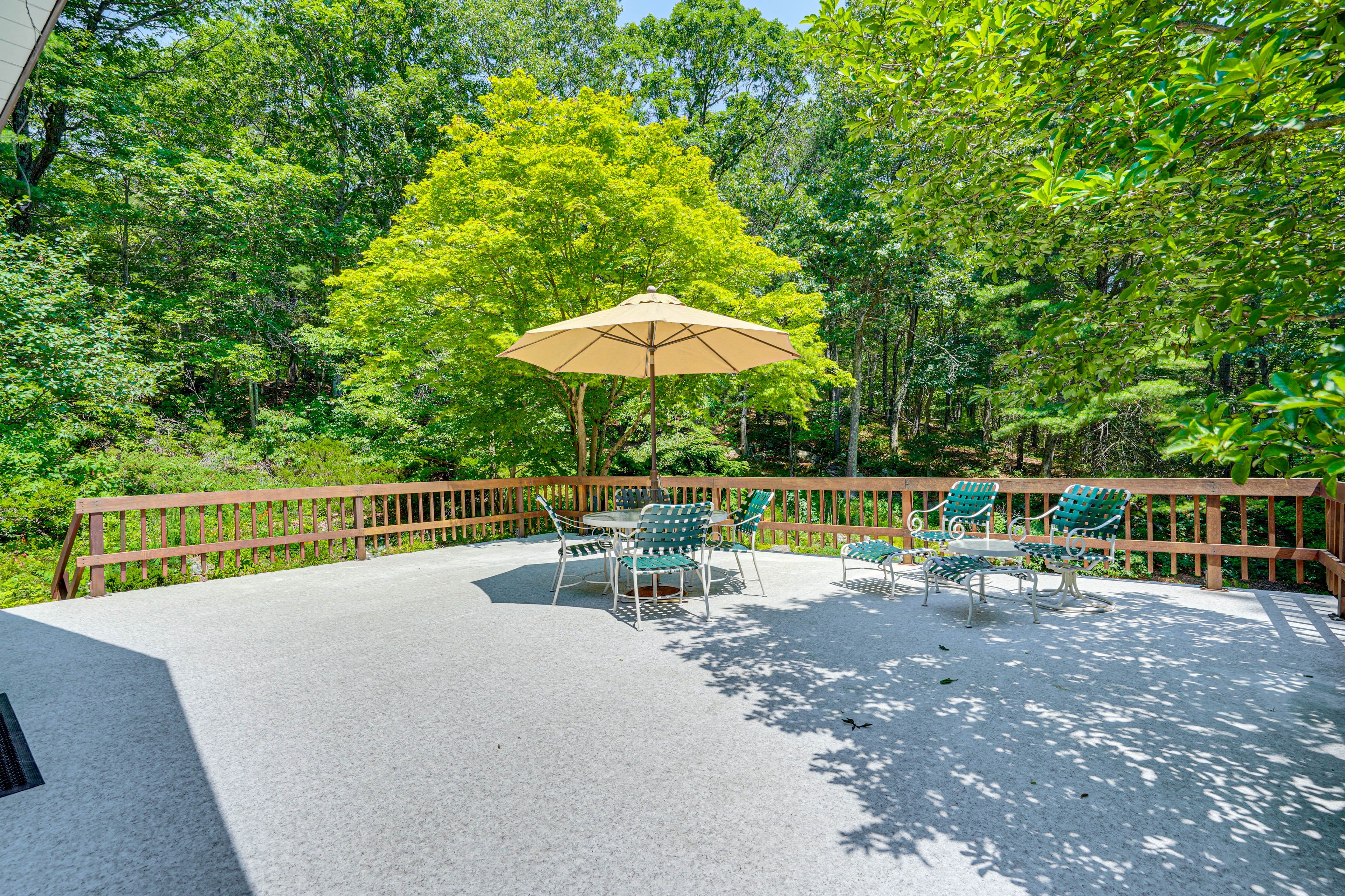 Deck | Dining Area