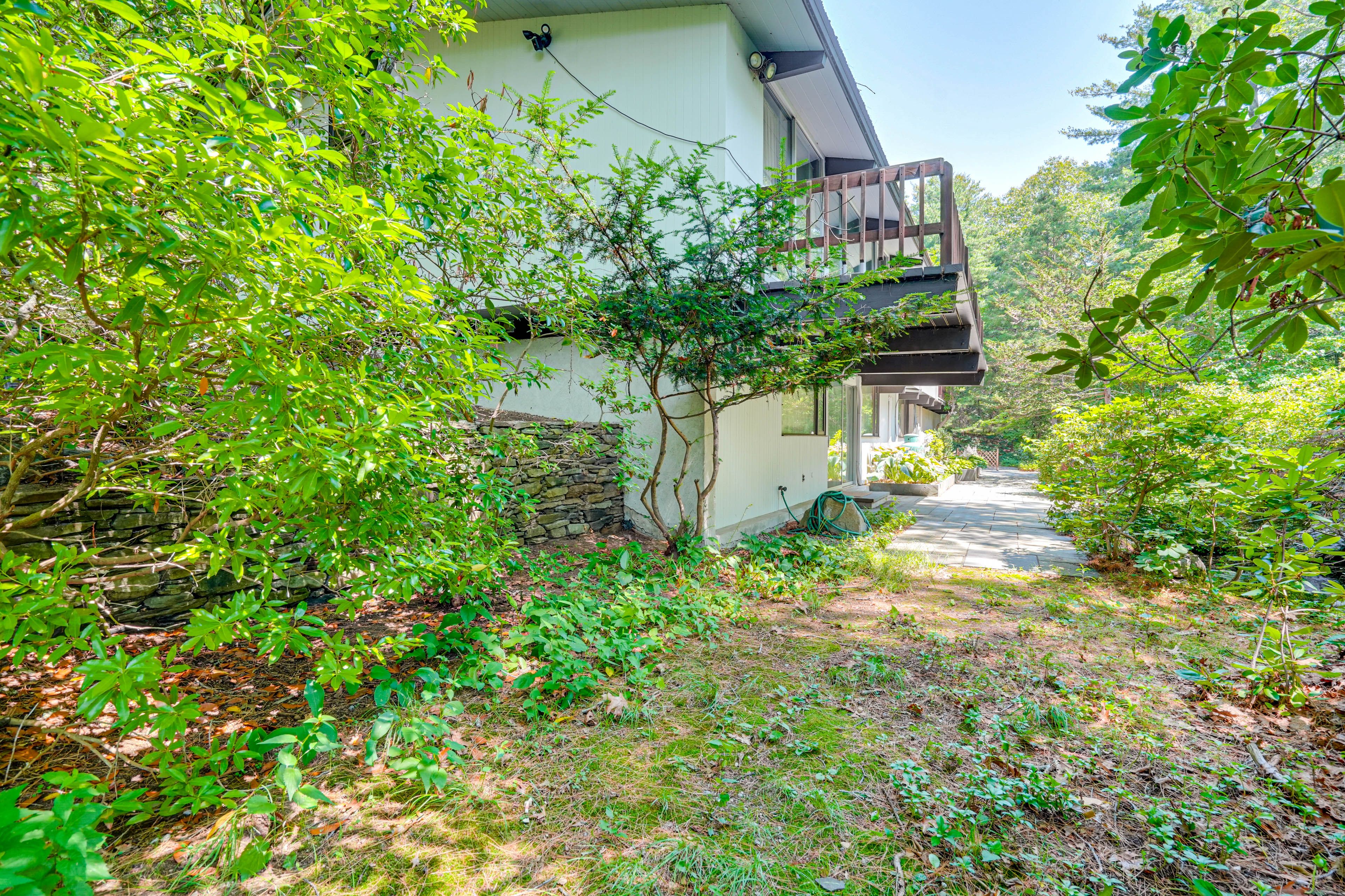Private Yard | Trail Access On-Site