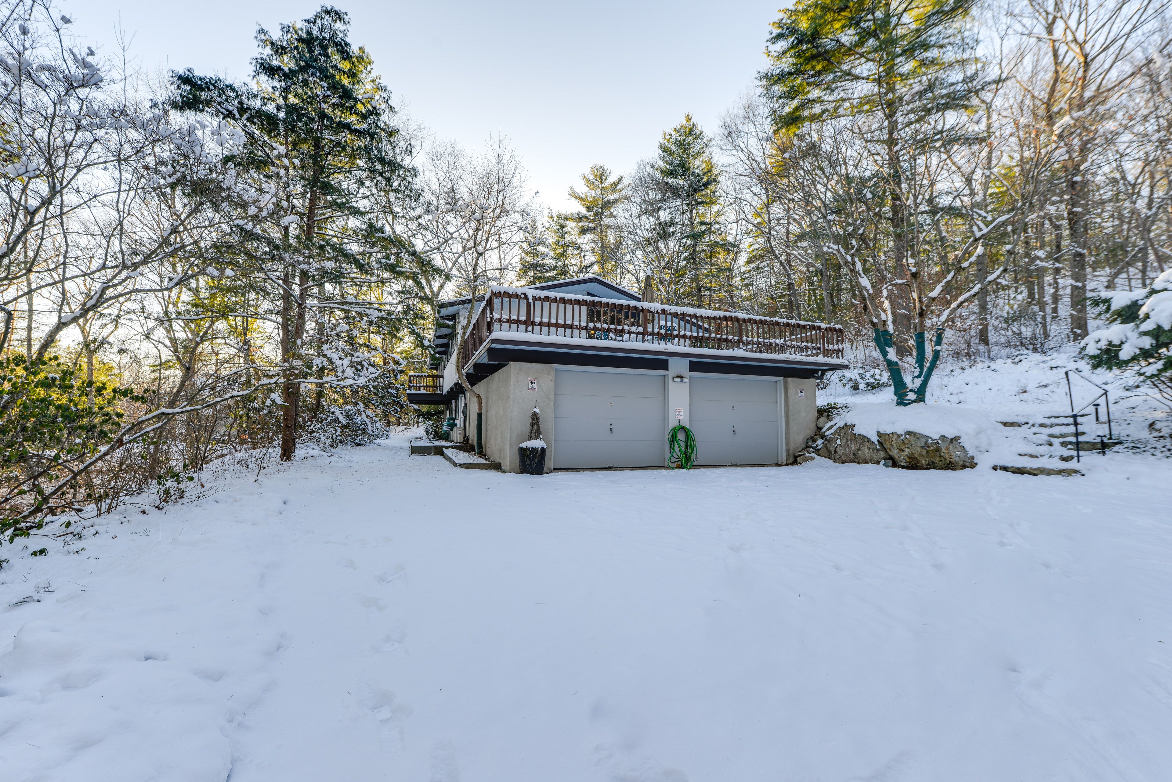 Parking | Driveway (8 Vehicles)