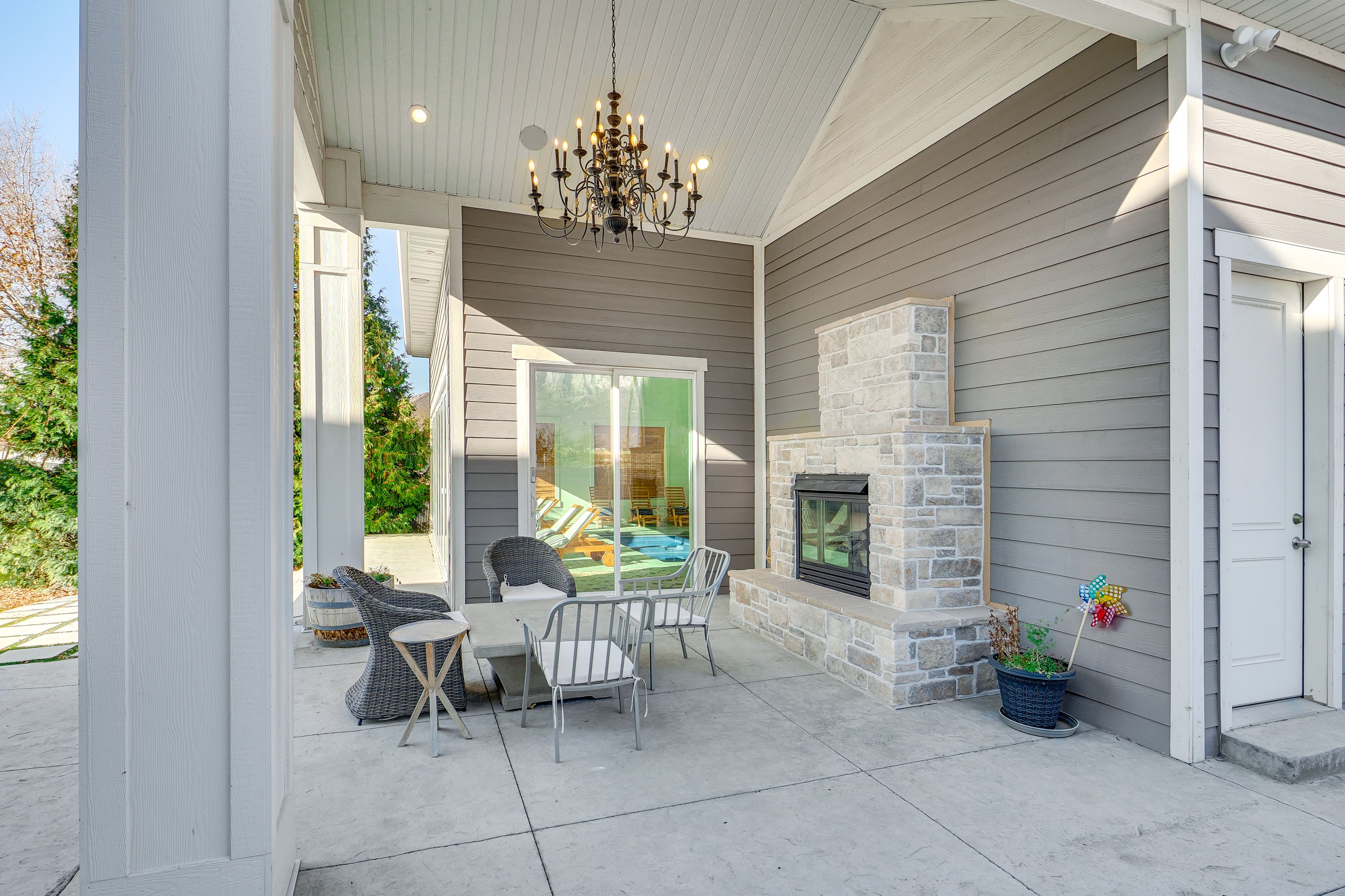 Pool House Patio