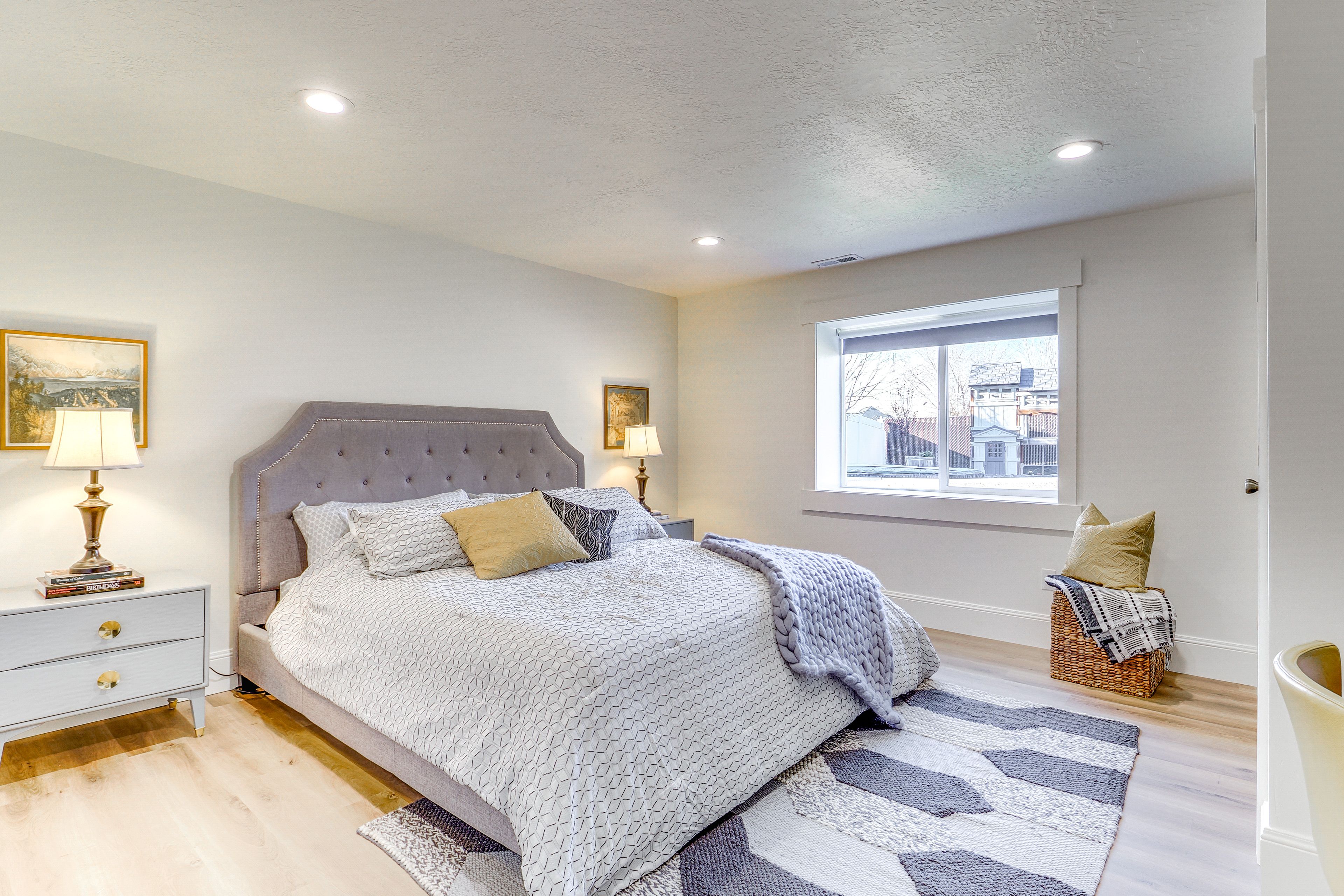 Bedroom 1 | King Bed | Smart TV