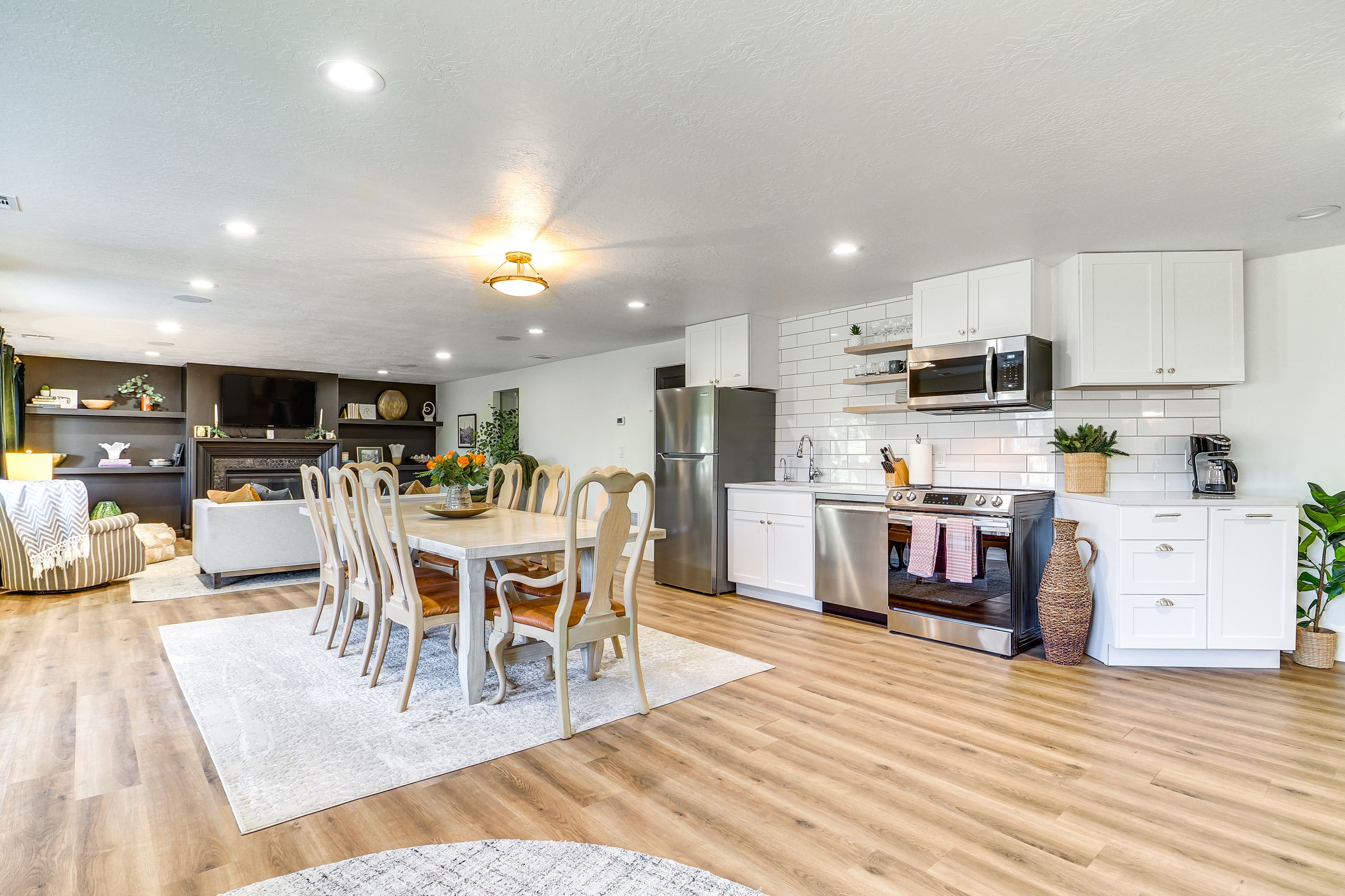 Kitchen | Drip Coffee Pot | Toaster | Blender