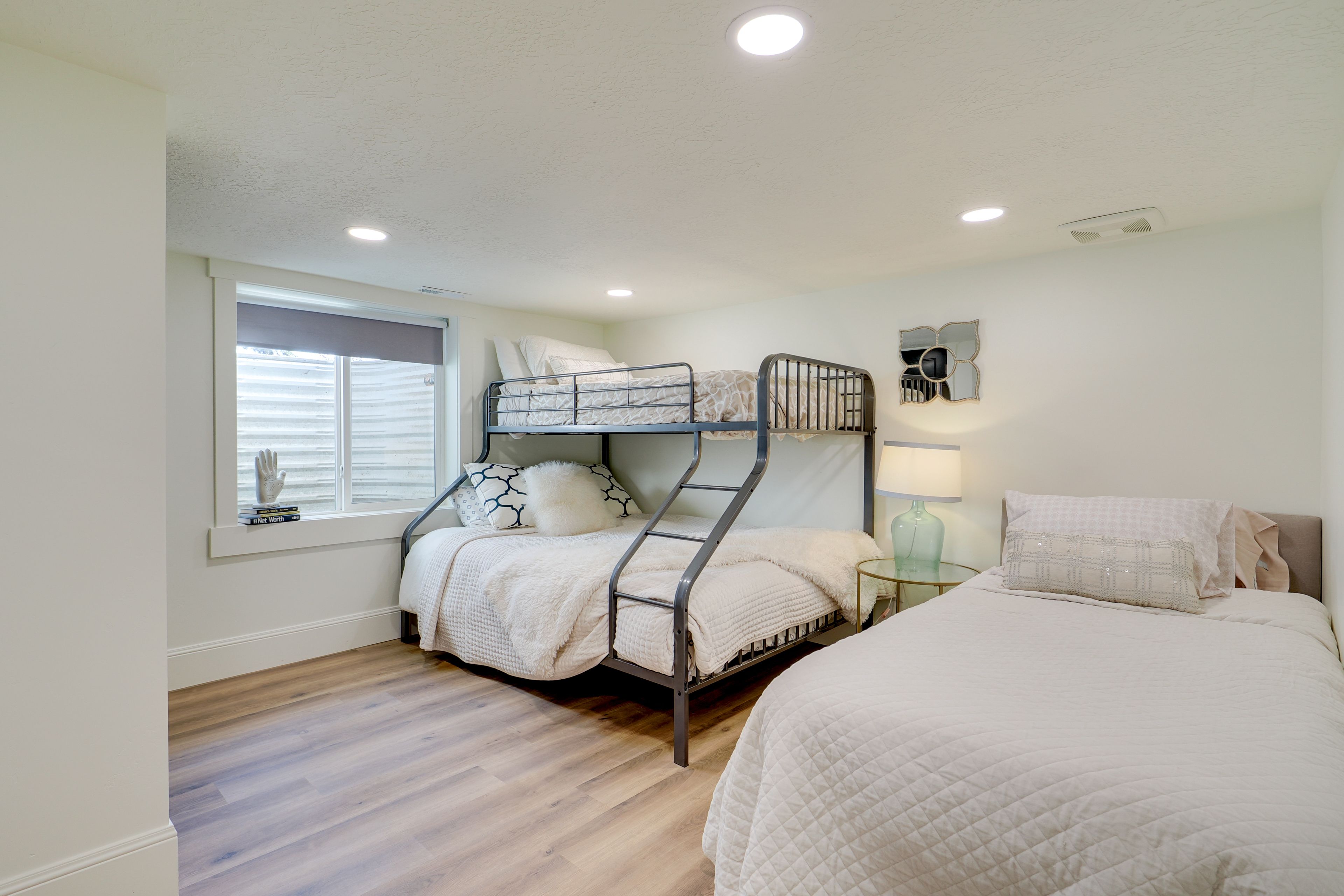 Bedroom 2 | Twin/Queen Bunk Bed | Twin Bed