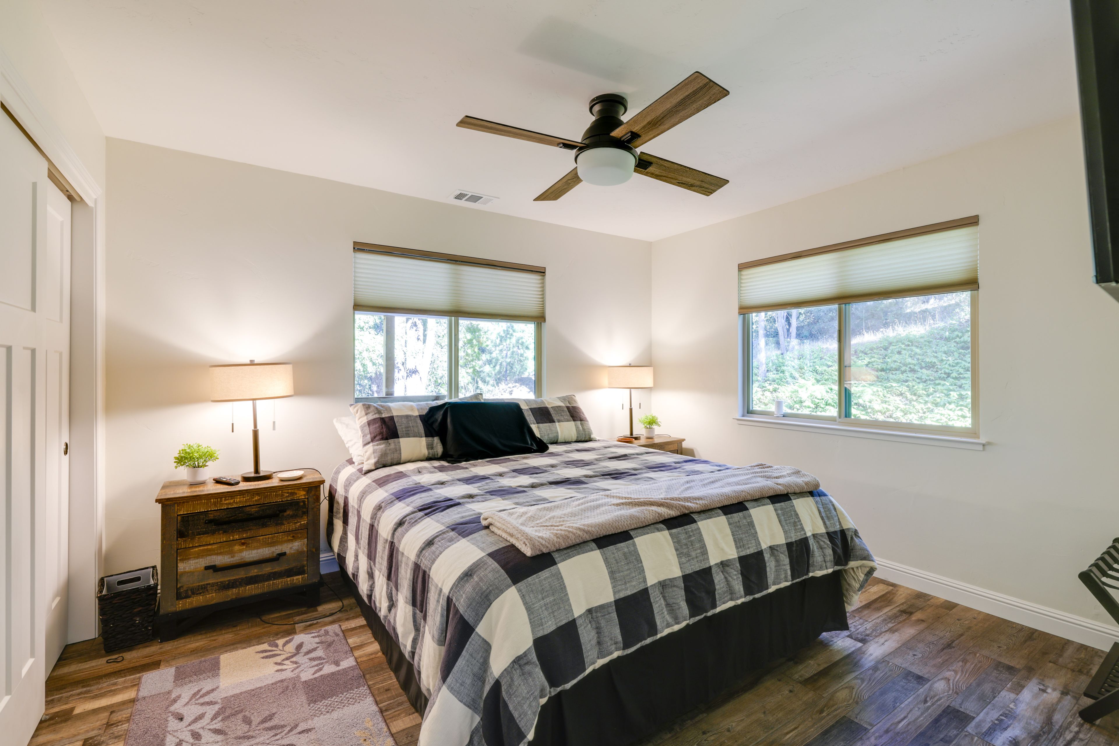 Bedroom 2 | 1st Floor | Queen Bed