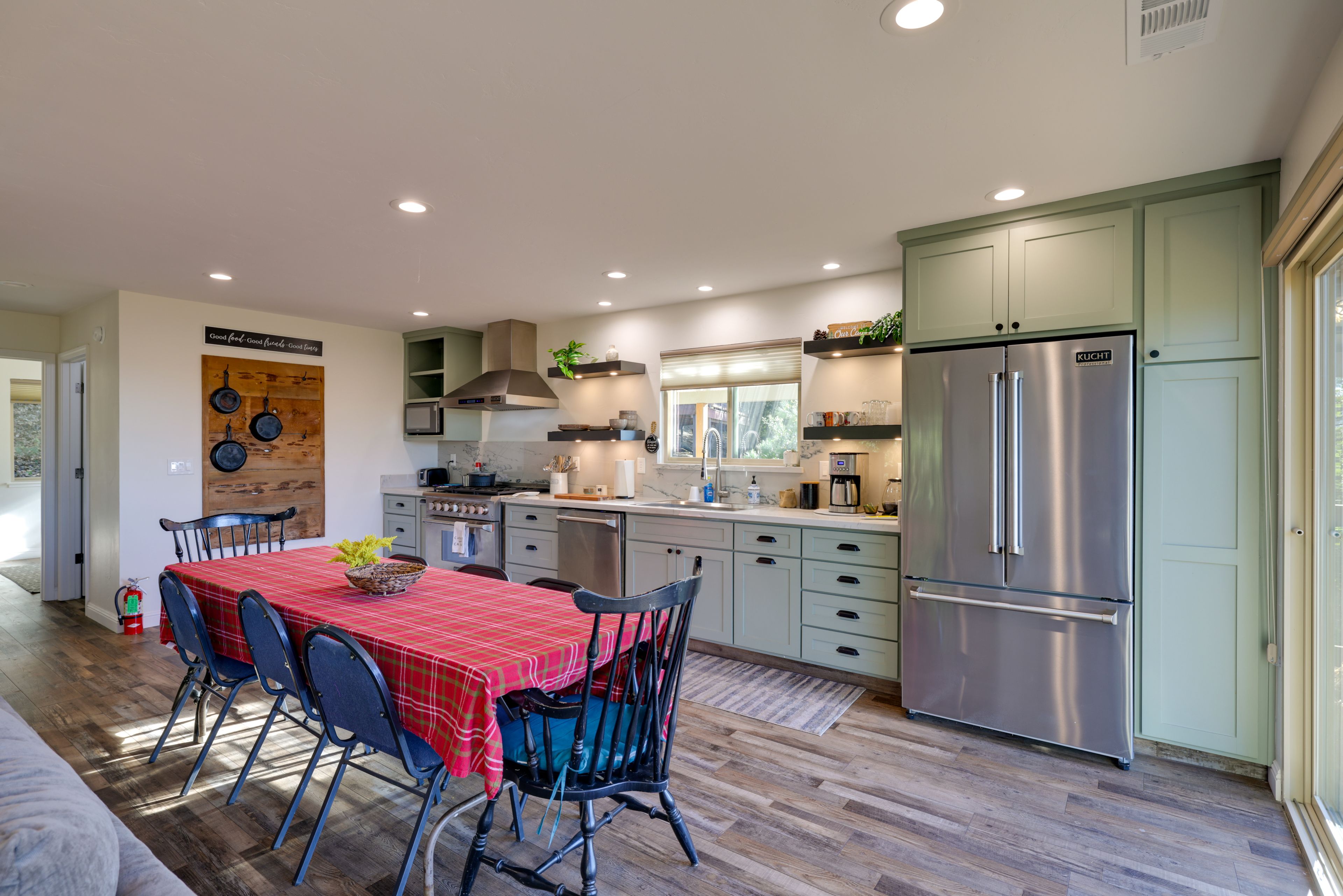 Dining Area | 1st Floor | Dishware/Flatware | Central Heating & A/C | Free WiFi